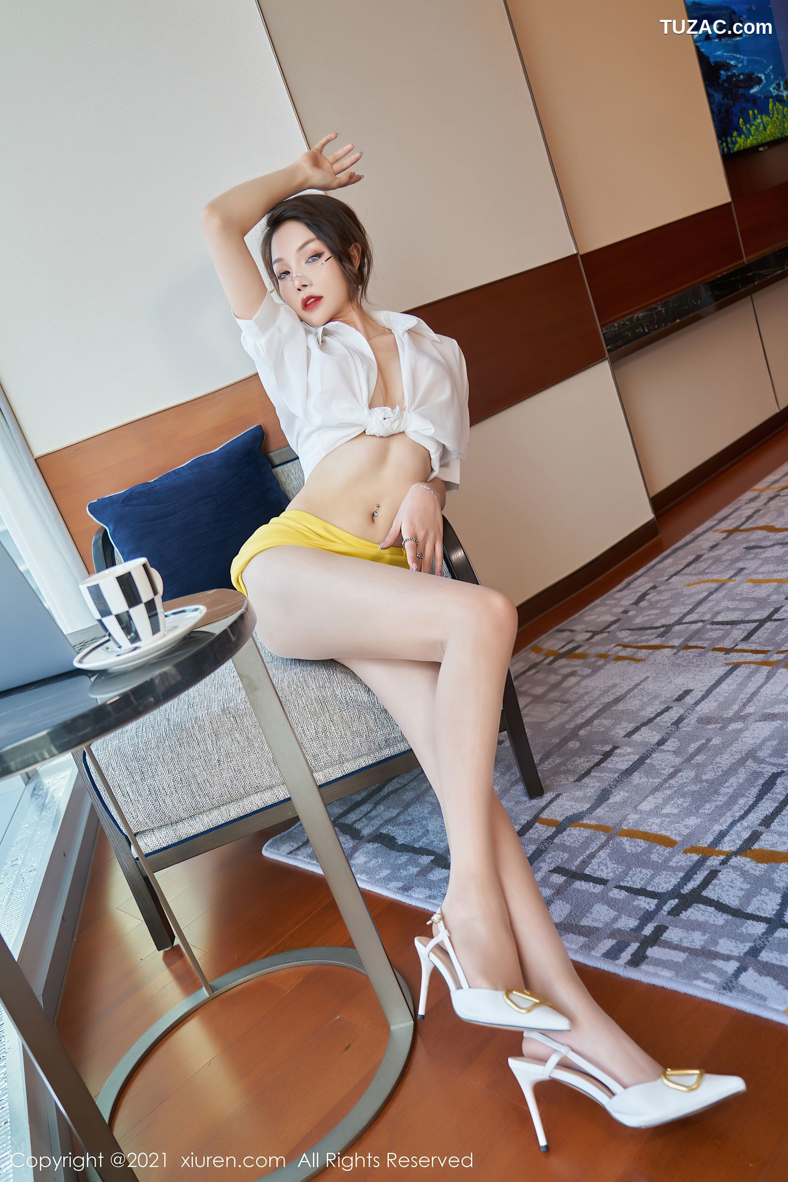 XiuRen秀人网-3543-芝芝Booty-职场眼镜OL主题短裙肉丝裤袜-2021.06.15