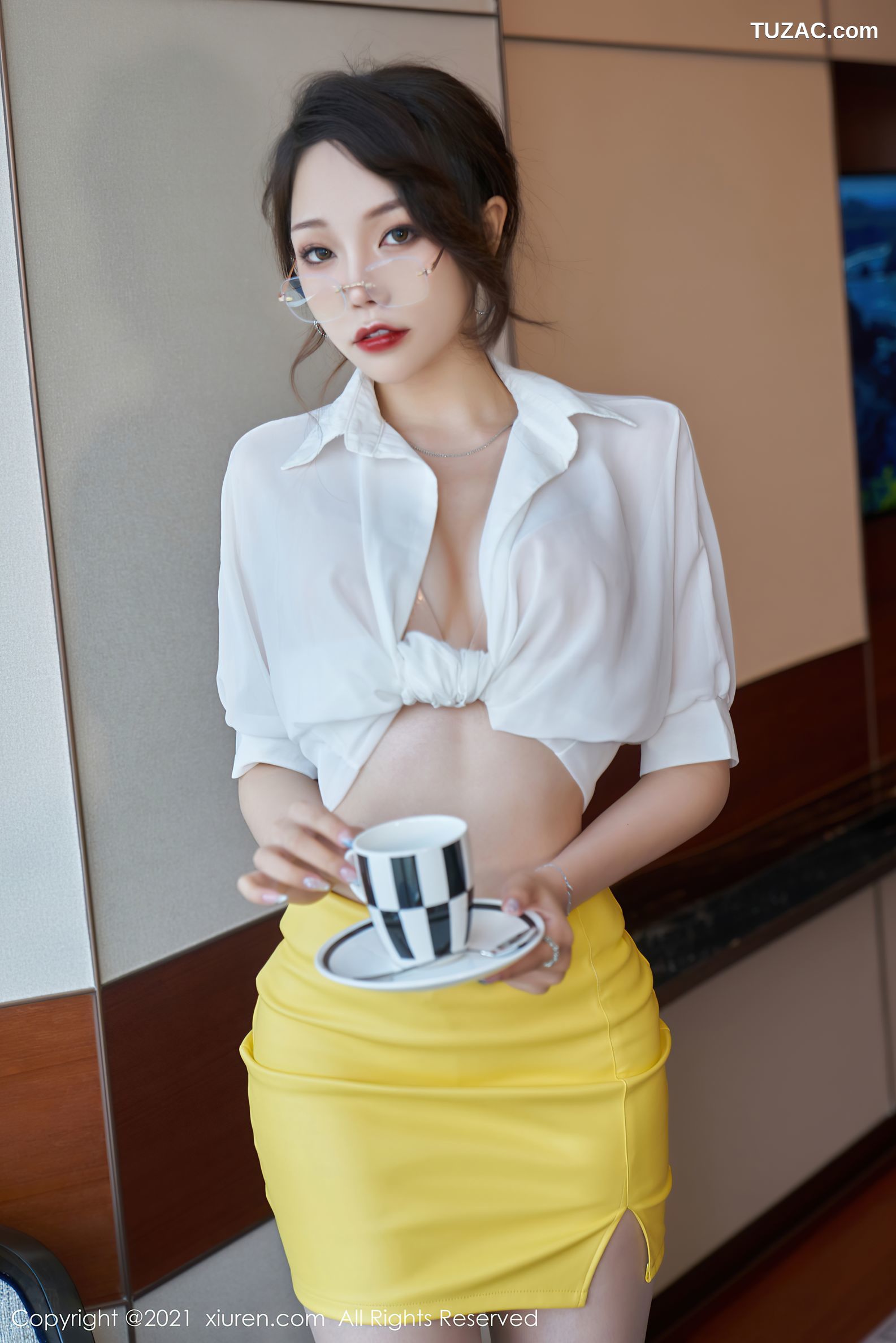 XiuRen秀人网-3543-芝芝Booty-职场眼镜OL主题短裙肉丝裤袜-2021.06.15