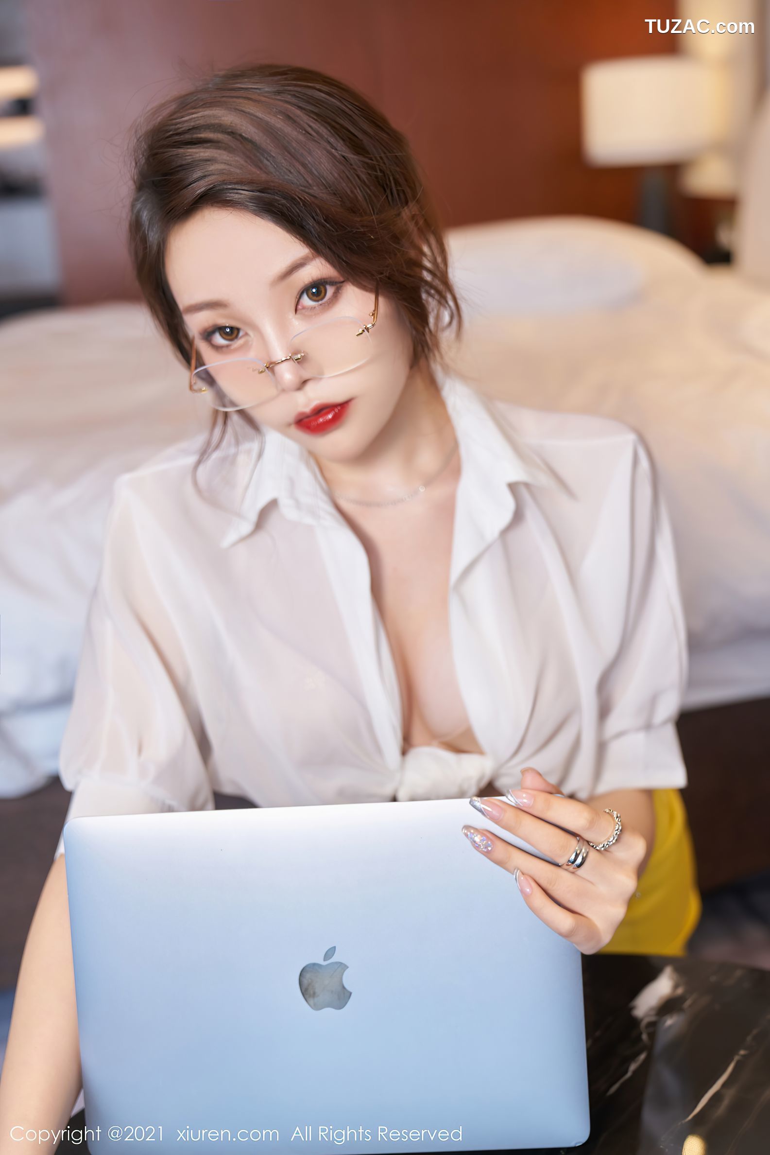 XiuRen秀人网-3543-芝芝Booty-职场眼镜OL主题短裙肉丝裤袜-2021.06.15