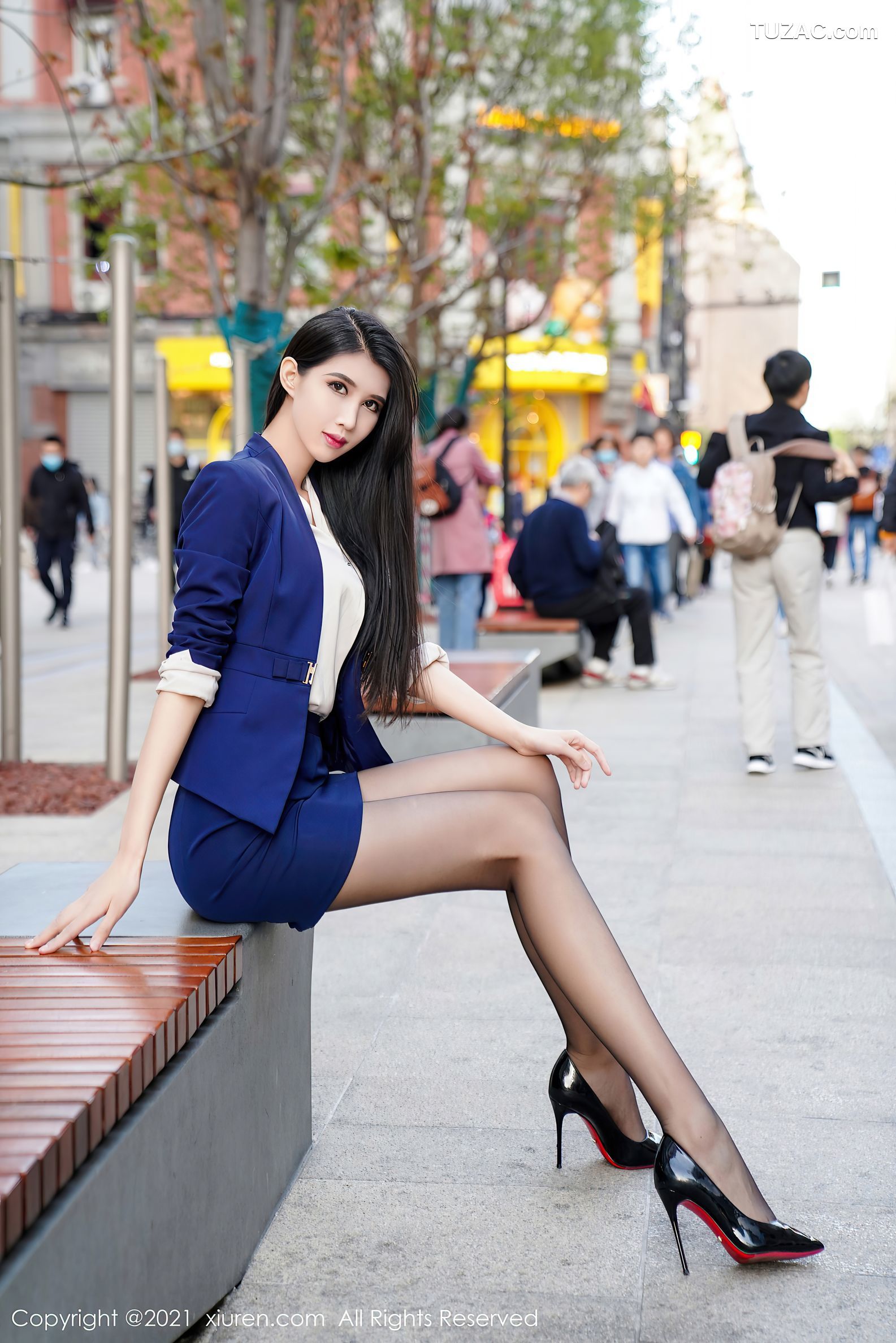 XiuRen秀人网-3546-葛征-北京旅拍-职场制服街拍主题性感内衣-2021.06.16