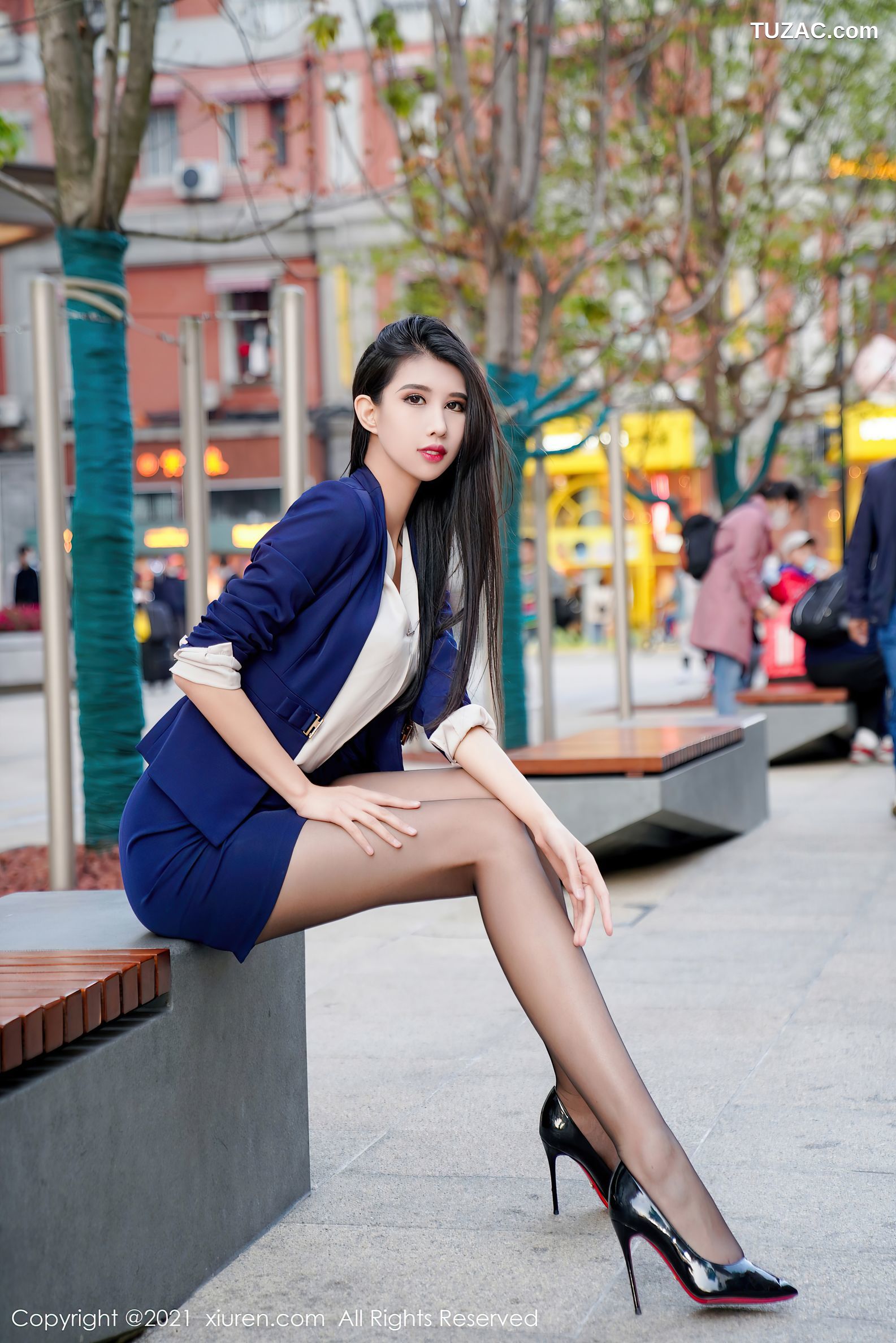 XiuRen秀人网-3546-葛征-北京旅拍-职场制服街拍主题性感内衣-2021.06.16