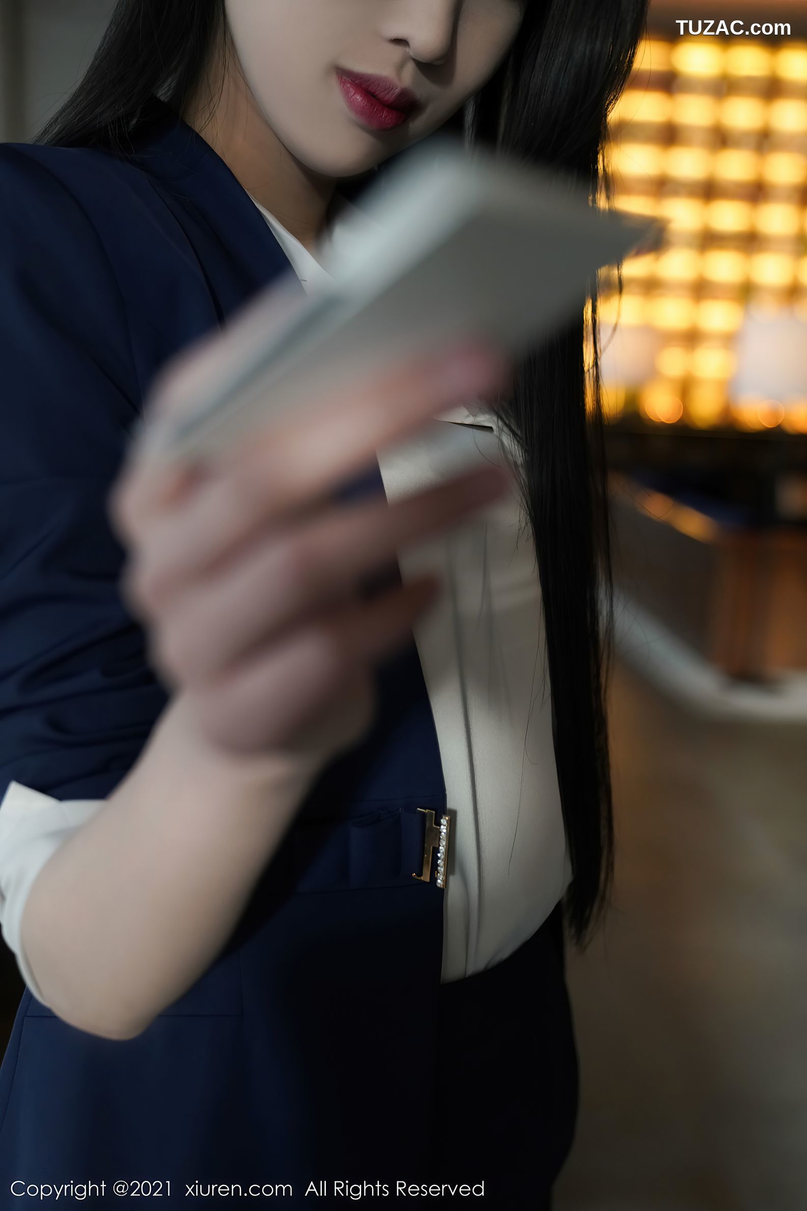 XiuRen秀人网-3546-葛征-北京旅拍-职场制服街拍主题性感内衣-2021.06.16