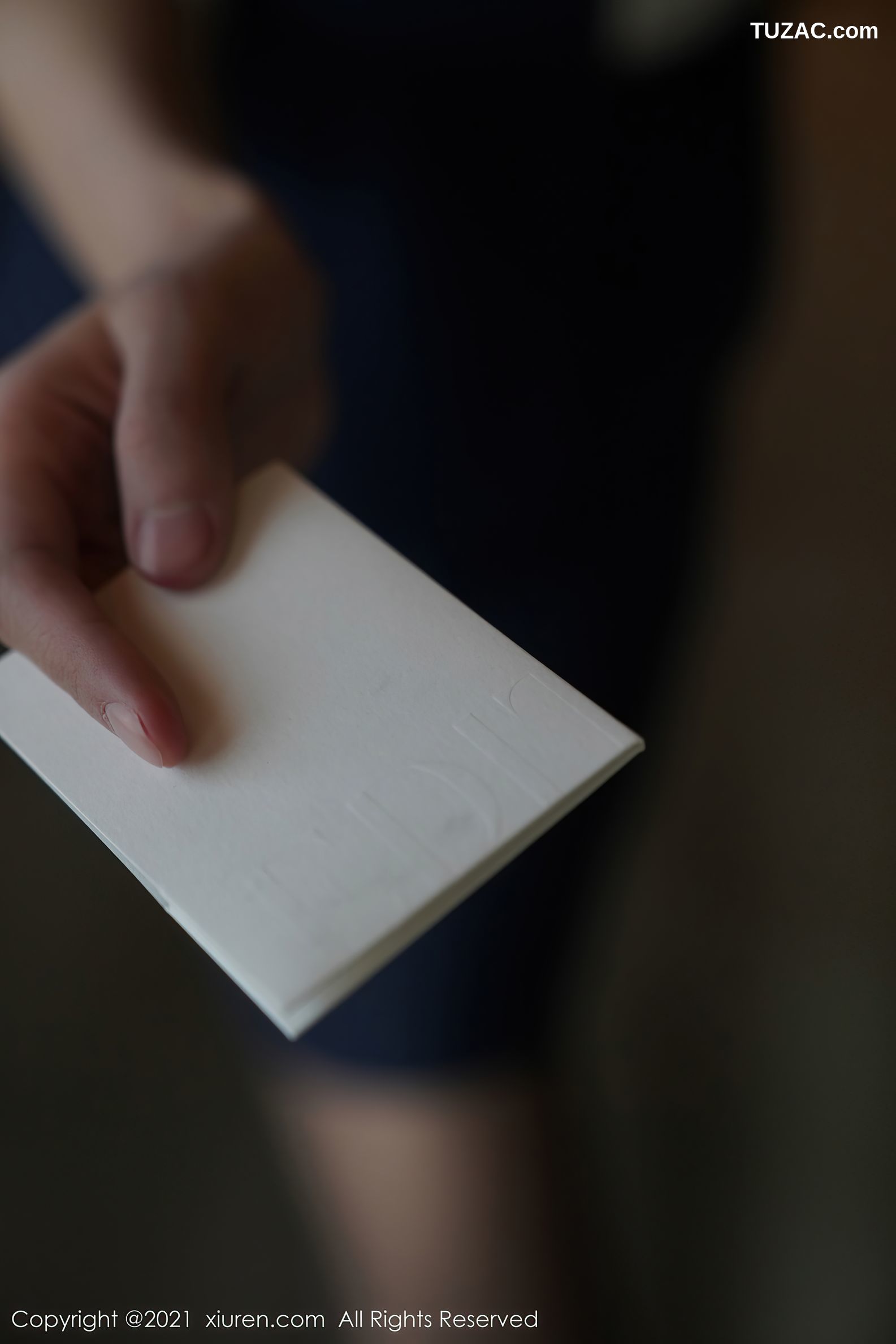 XiuRen秀人网-3546-葛征-北京旅拍-职场制服街拍主题性感内衣-2021.06.16