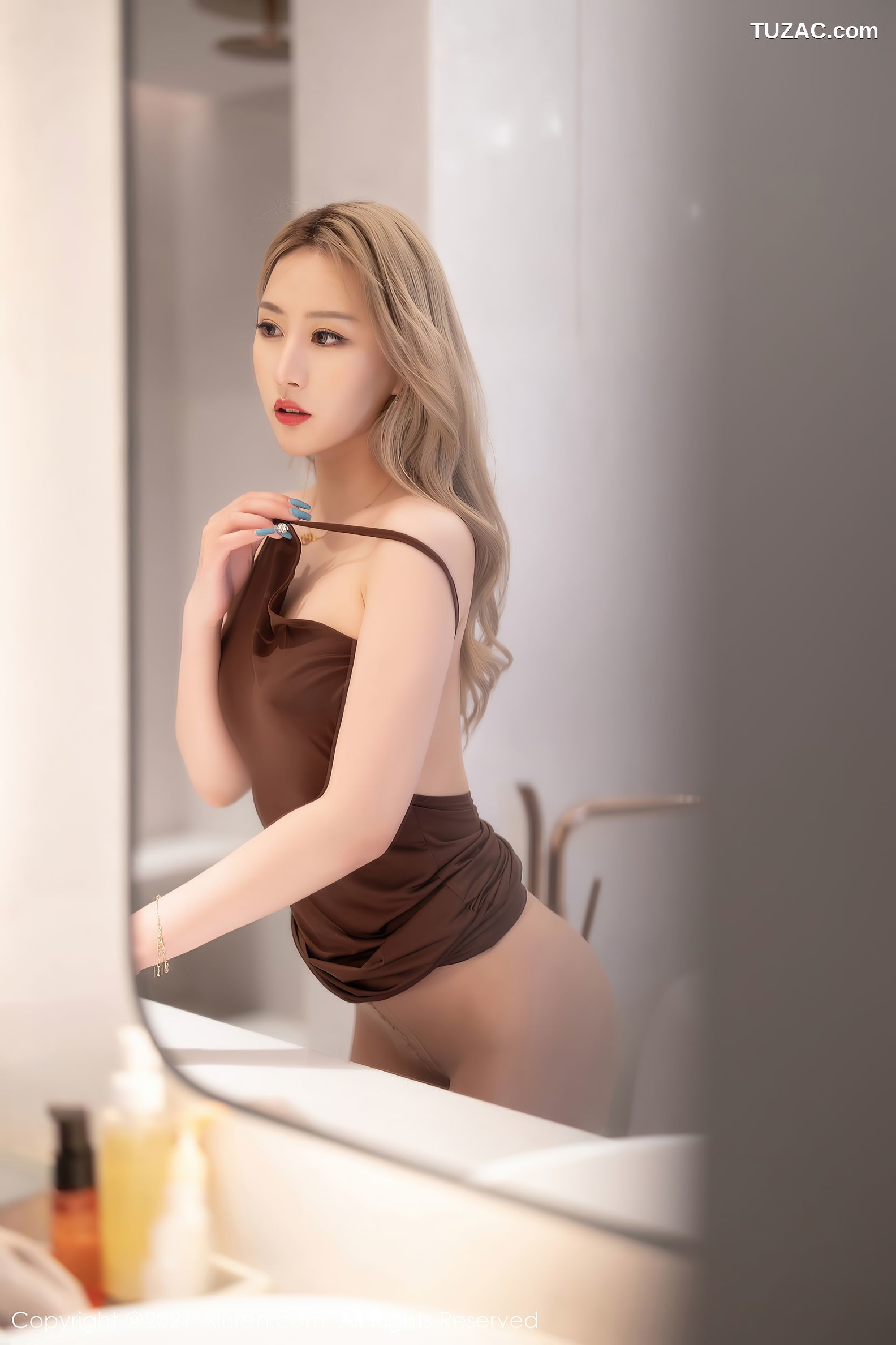 XiuRen秀人网-3547-张欣欣-吊带裙半撩肉丝-2021.06.16
