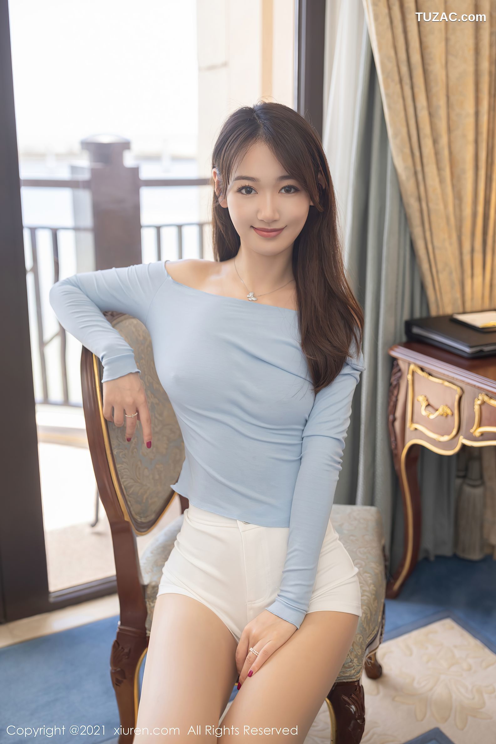 XiuRen秀人网-3549-唐安琪-澳门旅拍-性感白短裤肉丝裤袜翘臀-2021.06.16