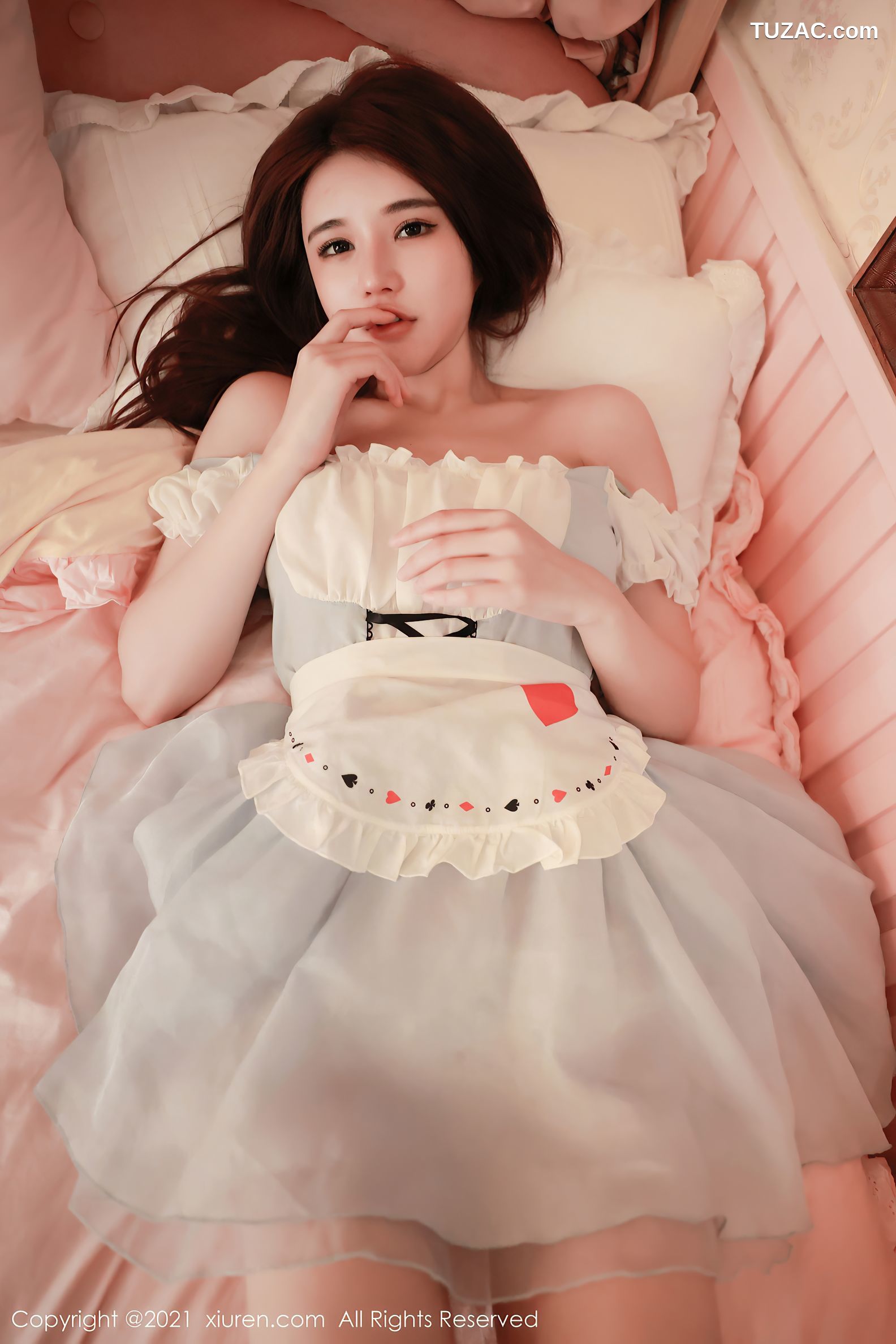 XiuRen秀人网-3552-小雨Baby-甜美女友主题床上性感美背迷人-2021.06.17