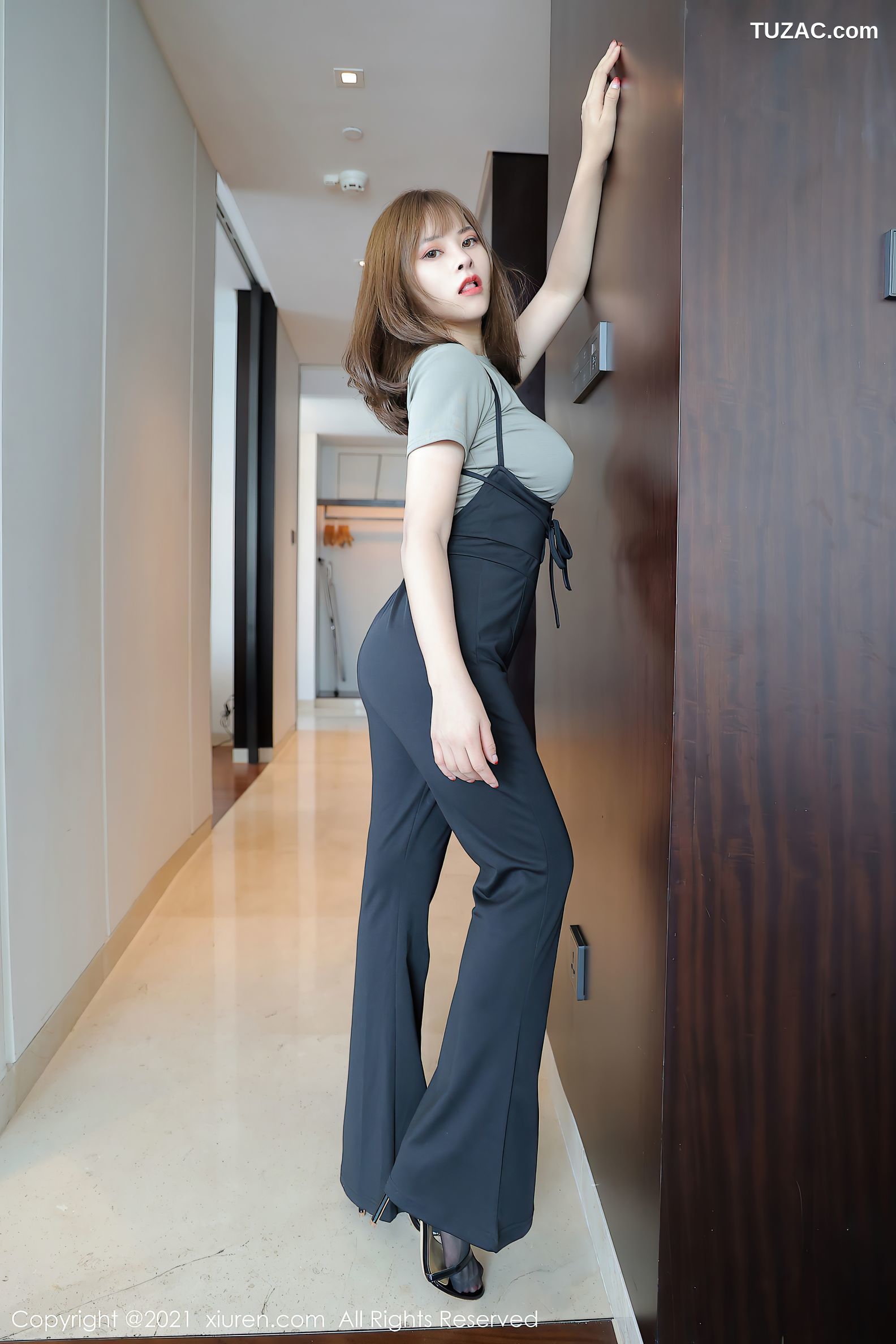 XiuRen秀人网-3557-奈沐子-真空服饰黑丝豪乳-2021.06.18