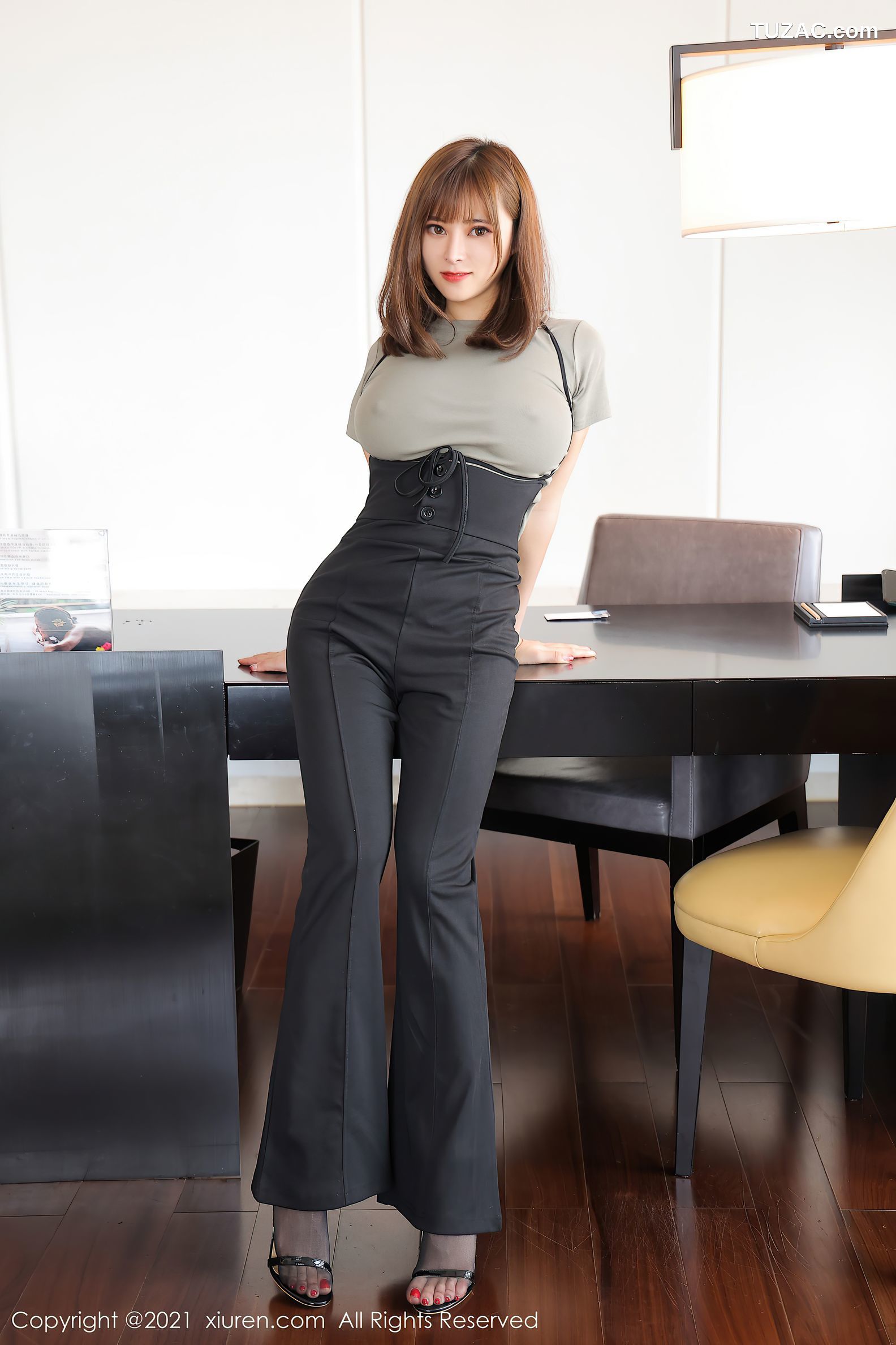 XiuRen秀人网-3557-奈沐子-真空服饰黑丝豪乳-2021.06.18