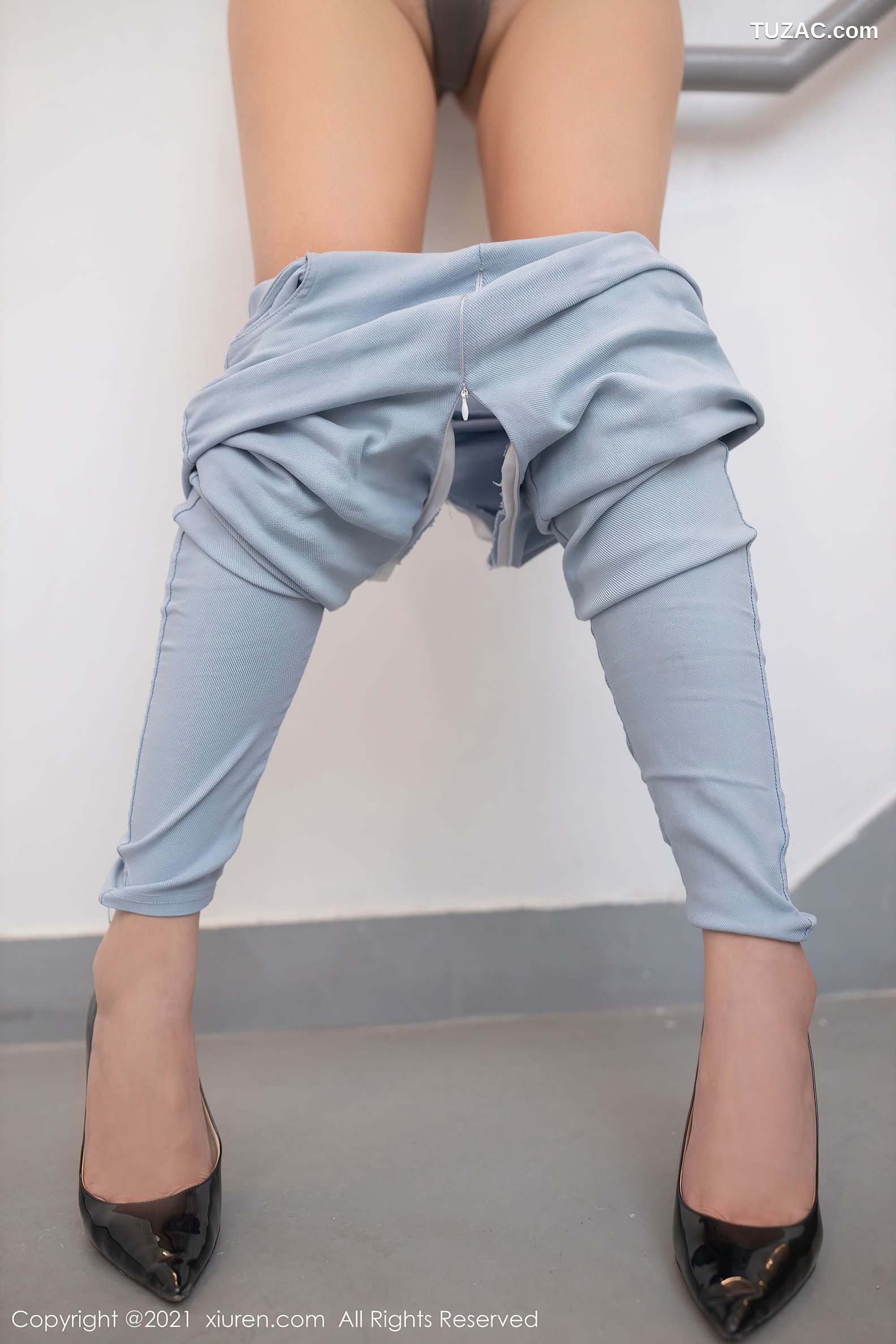 XiuRen秀人网-3593-就是阿朱啊-澳门旅拍救生通道主题高叉连体衣-2021.06.28