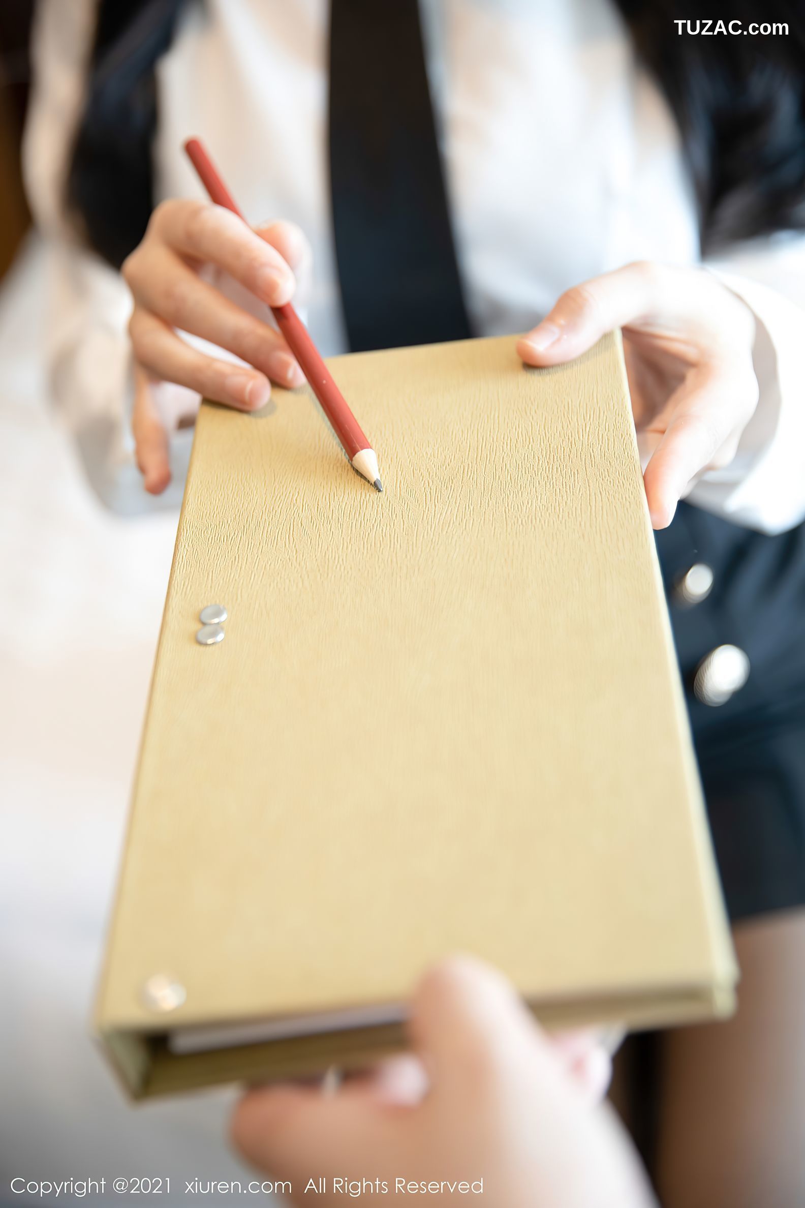 XiuRen秀人网-3608-朱可儿Flower-厦门旅拍黑短裙下黑丝-2021.06.30