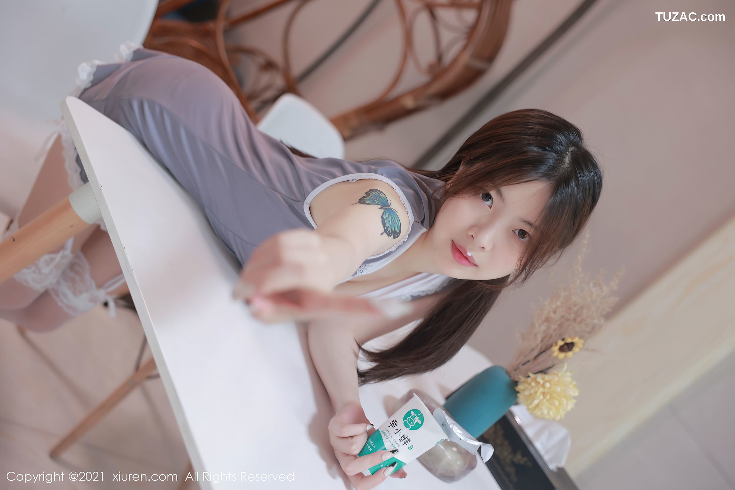 XiuRen秀人网-3622-明日花桃桃-性感女仆装白色蕾丝吊带袜柔媚-2021.07.05