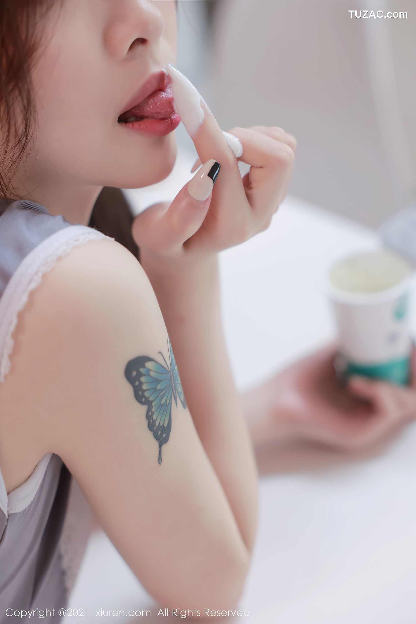 XiuRen秀人网-3622-明日花桃桃-性感女仆装白色蕾丝吊带袜柔媚-2021.07.05