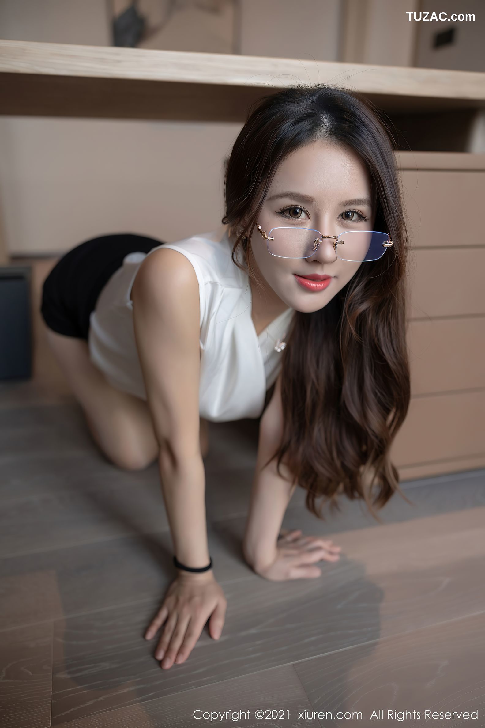 XiuRen秀人网-3623-徐安安-江浙沪旅拍性感内衣肉丝裤袜-2021.07.05