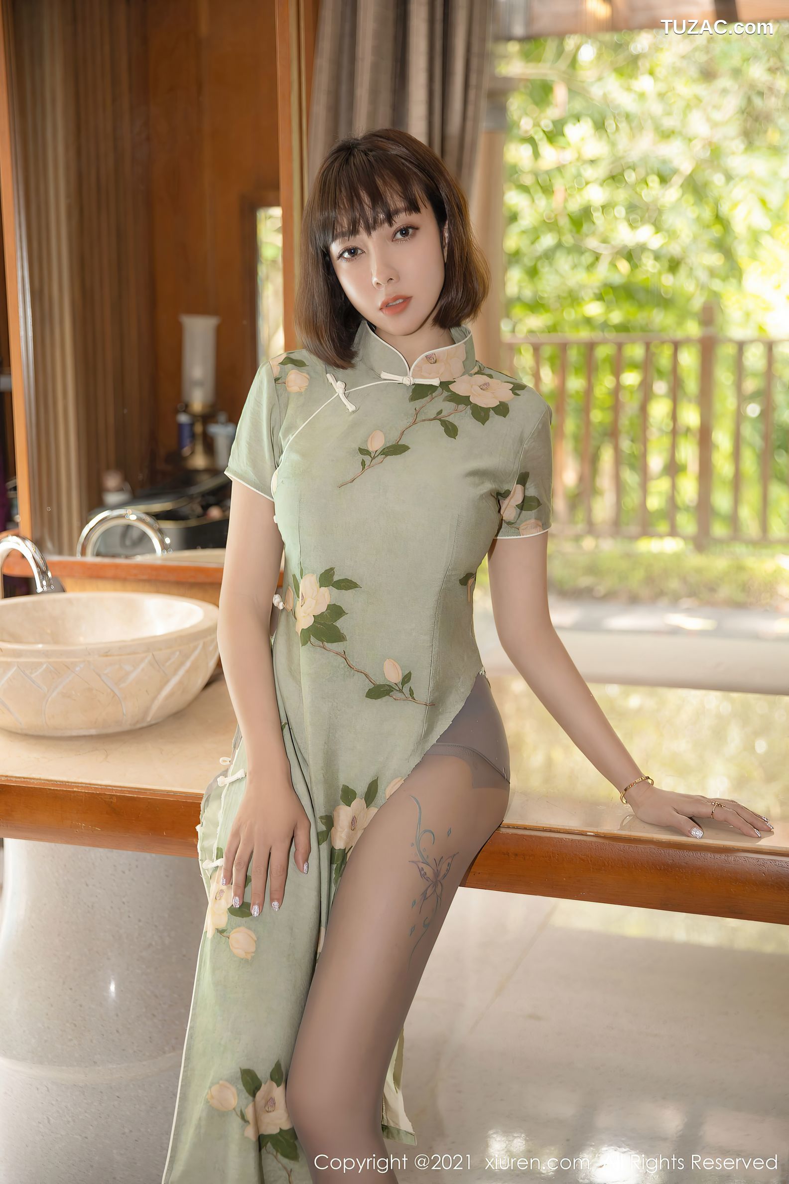 XiuRen秀人网-3630-果儿-西双版纳旅拍性感旗袍-2021.07.06
