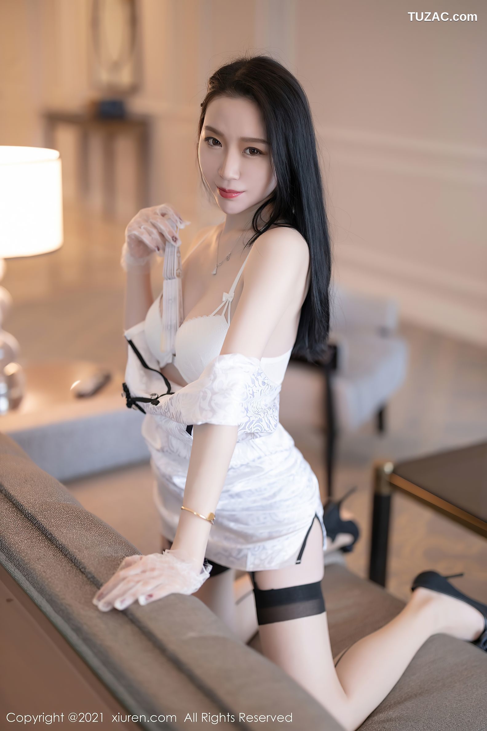 XiuRen秀人网-3638-梦心月-澳门心愿旅拍床上古韵旗袍-2021.07.07
