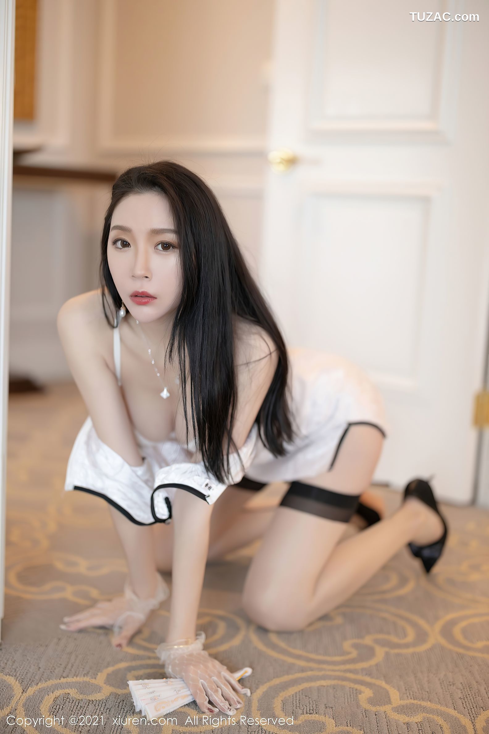 XiuRen秀人网-3638-梦心月-澳门心愿旅拍床上古韵旗袍-2021.07.07