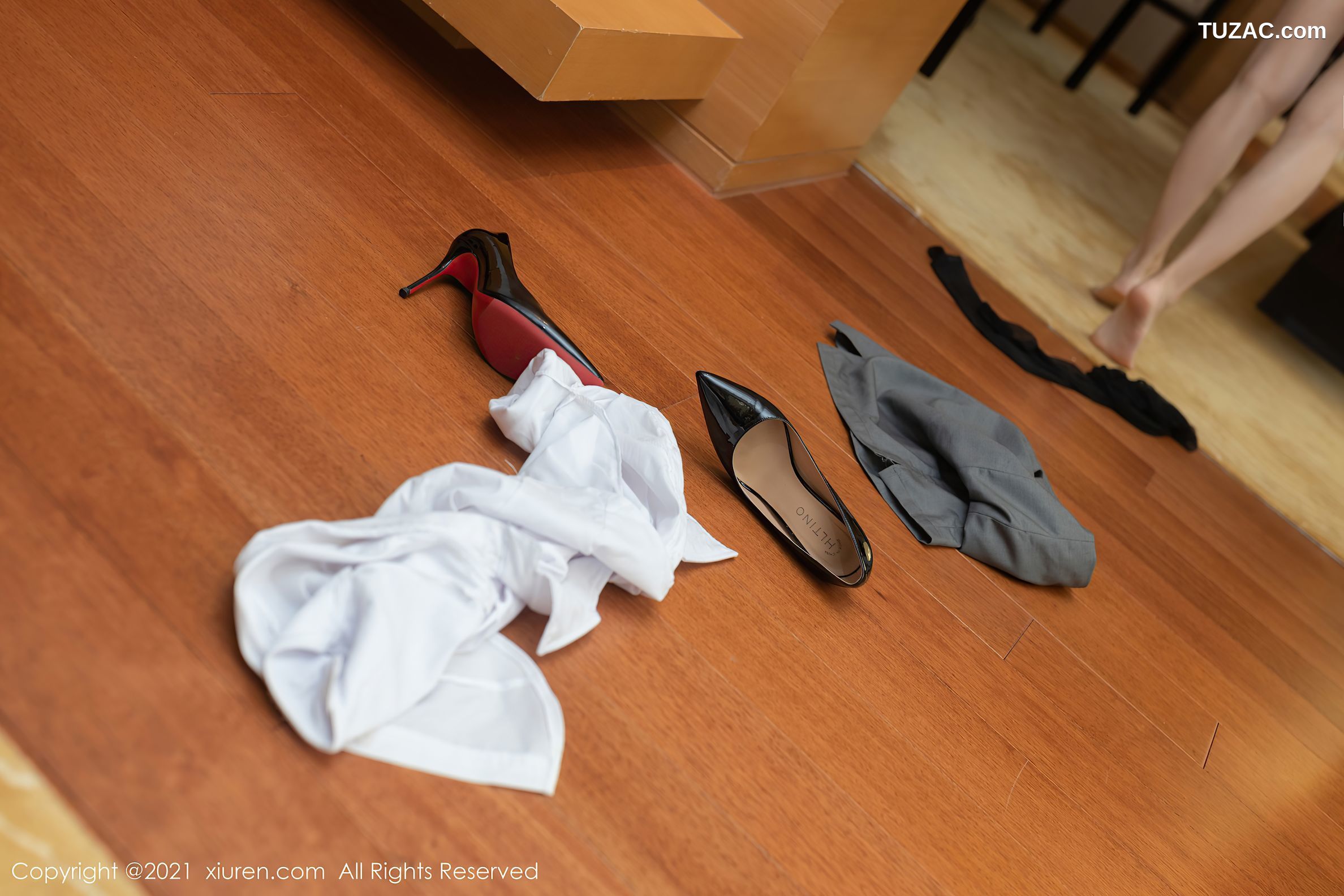 XiuRen秀人网-3639-唐安琪-澳门旅拍街边邂逅主题性感内衣迷人-2021.07.07