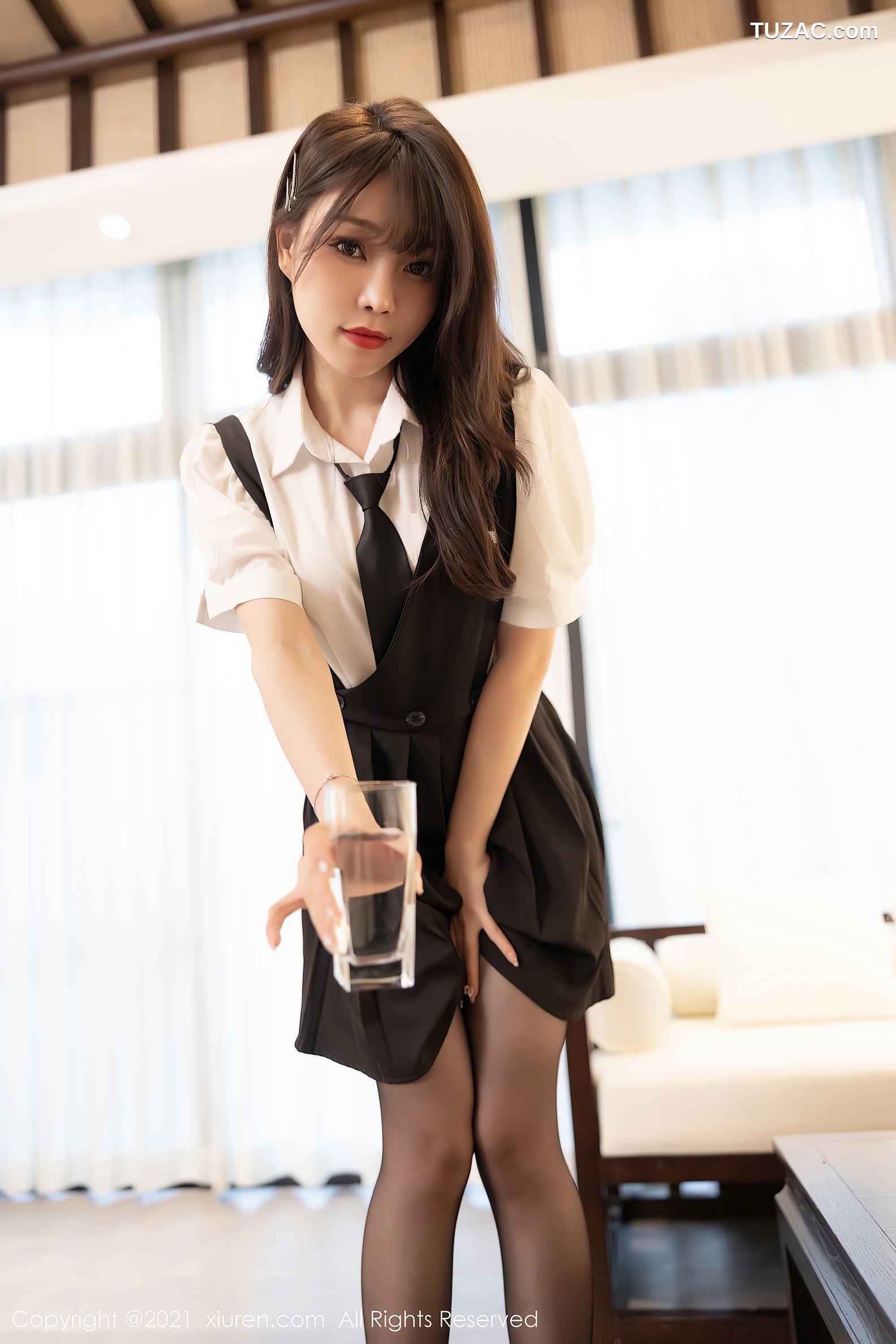 XiuRen秀人网-3643-芝芝Booty-女仆剧情主题黑色内衣白色吊带袜-2021.07.08