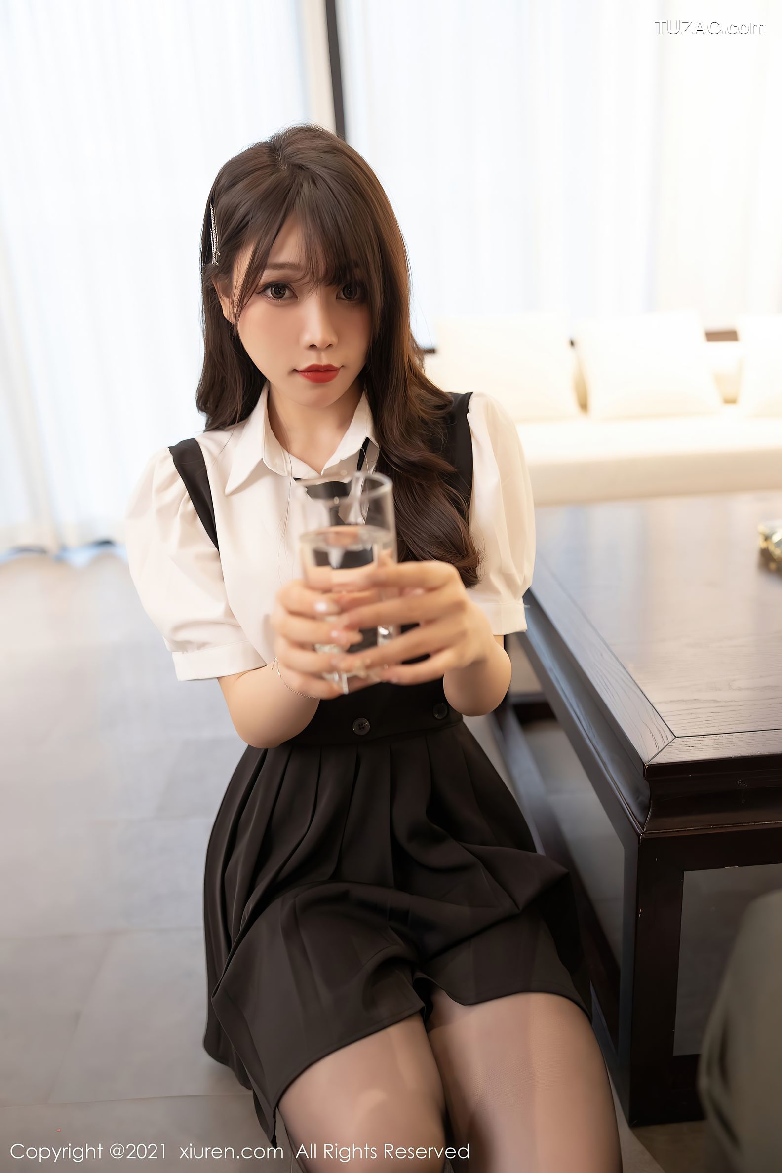 XiuRen秀人网-3643-芝芝Booty-女仆剧情主题黑色内衣白色吊带袜-2021.07.08