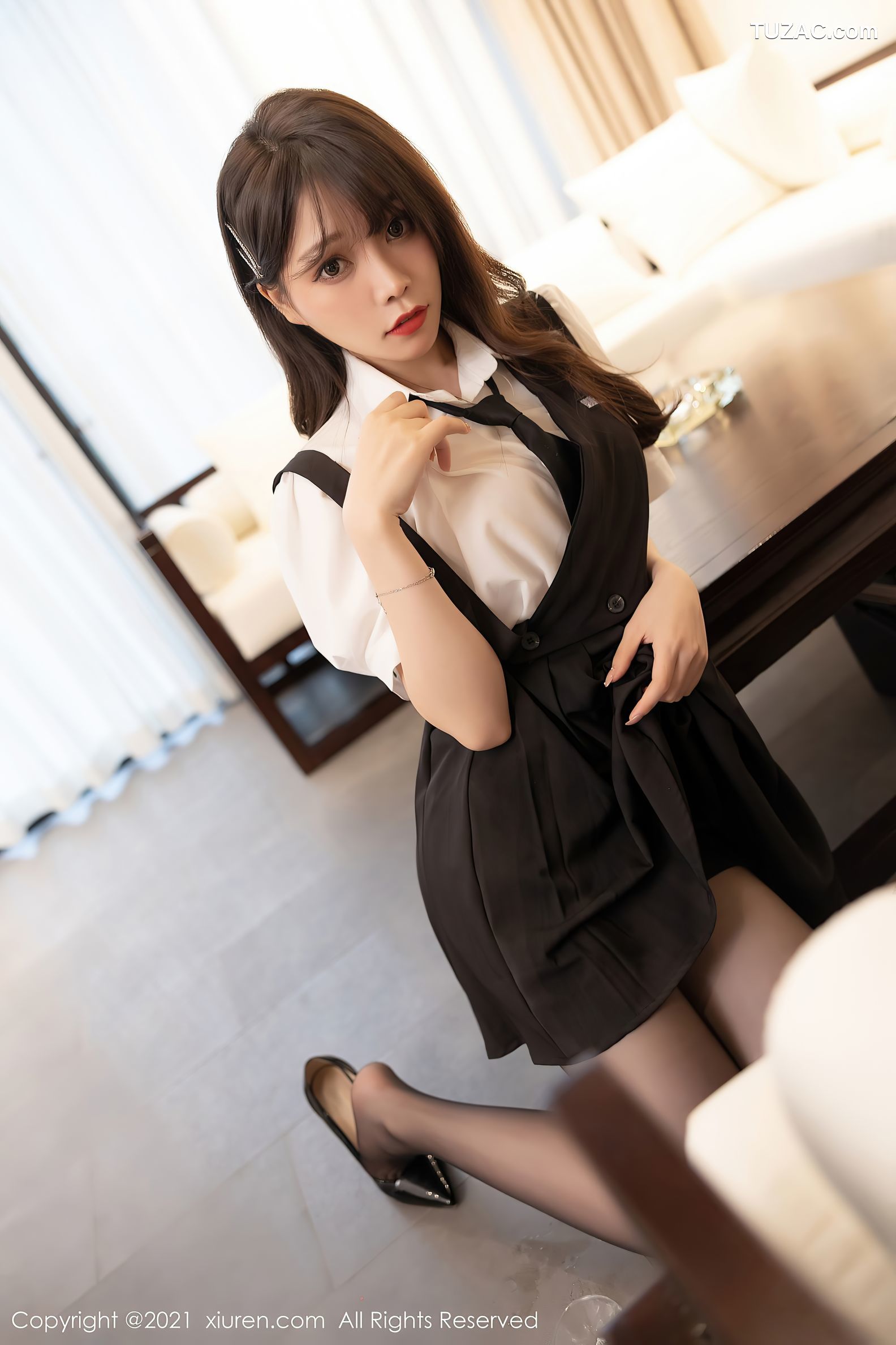 XiuRen秀人网-3643-芝芝Booty-女仆剧情主题黑色内衣白色吊带袜-2021.07.08