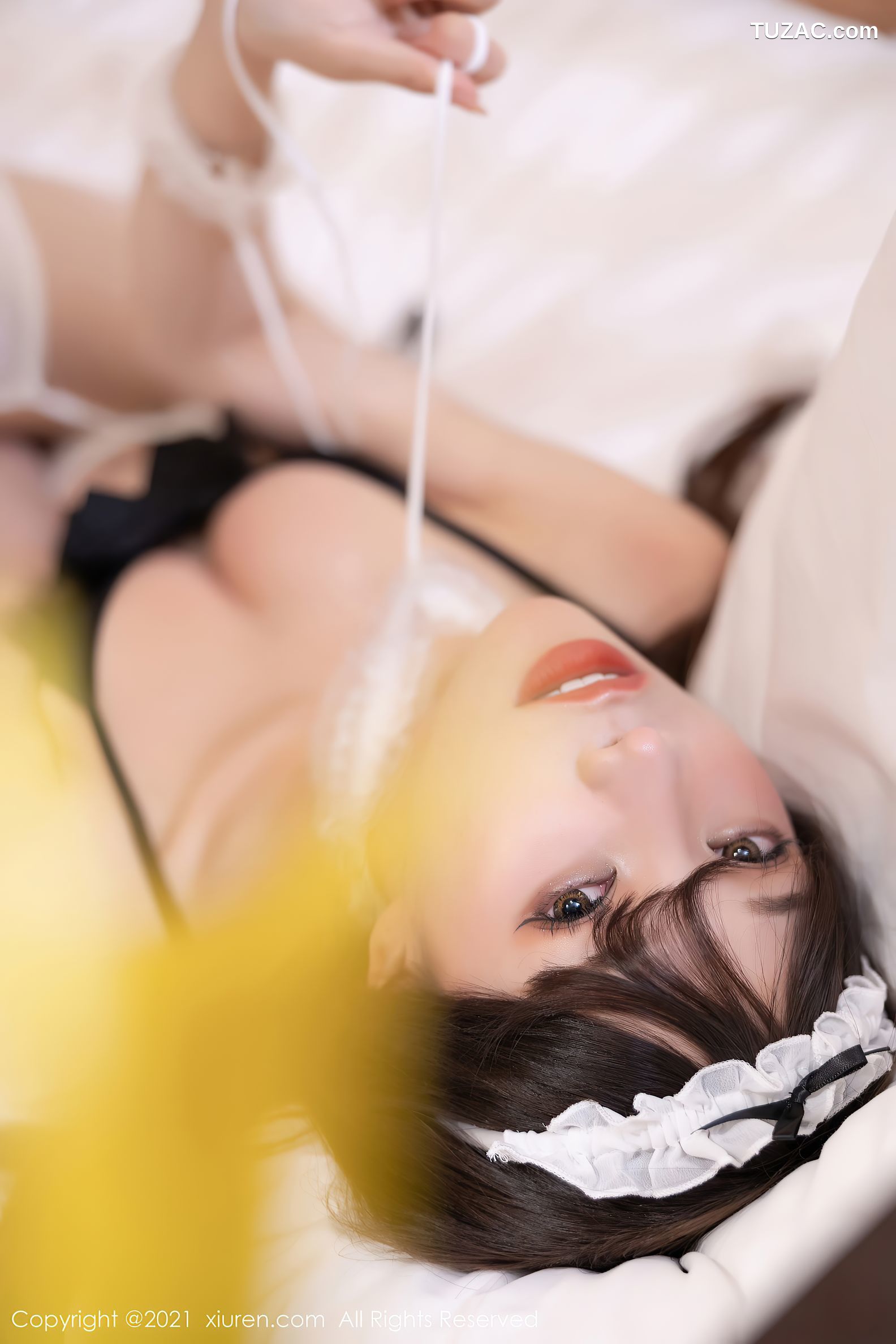 XiuRen秀人网-3643-芝芝Booty-女仆剧情主题黑色内衣白色吊带袜-2021.07.08