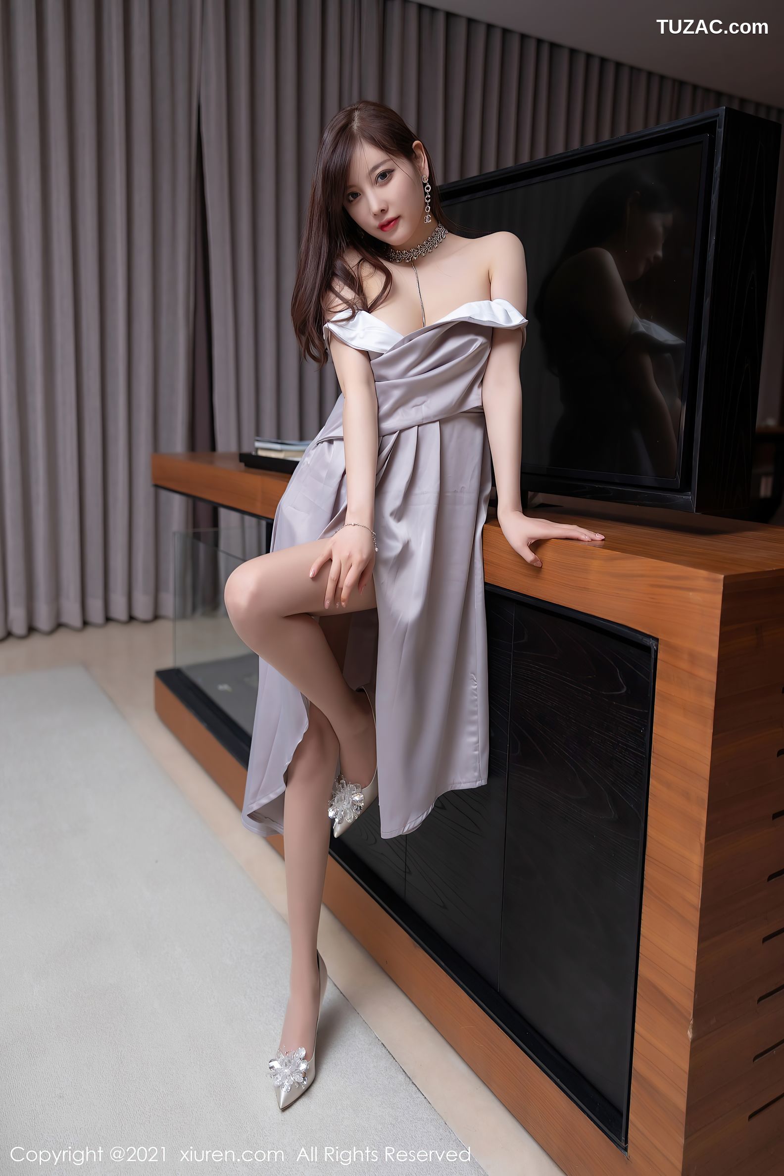 XiuRen秀人网-3661-杨晨晨Yome-华丽多姿礼裙黄色透视内衣迷人-2021.07.13