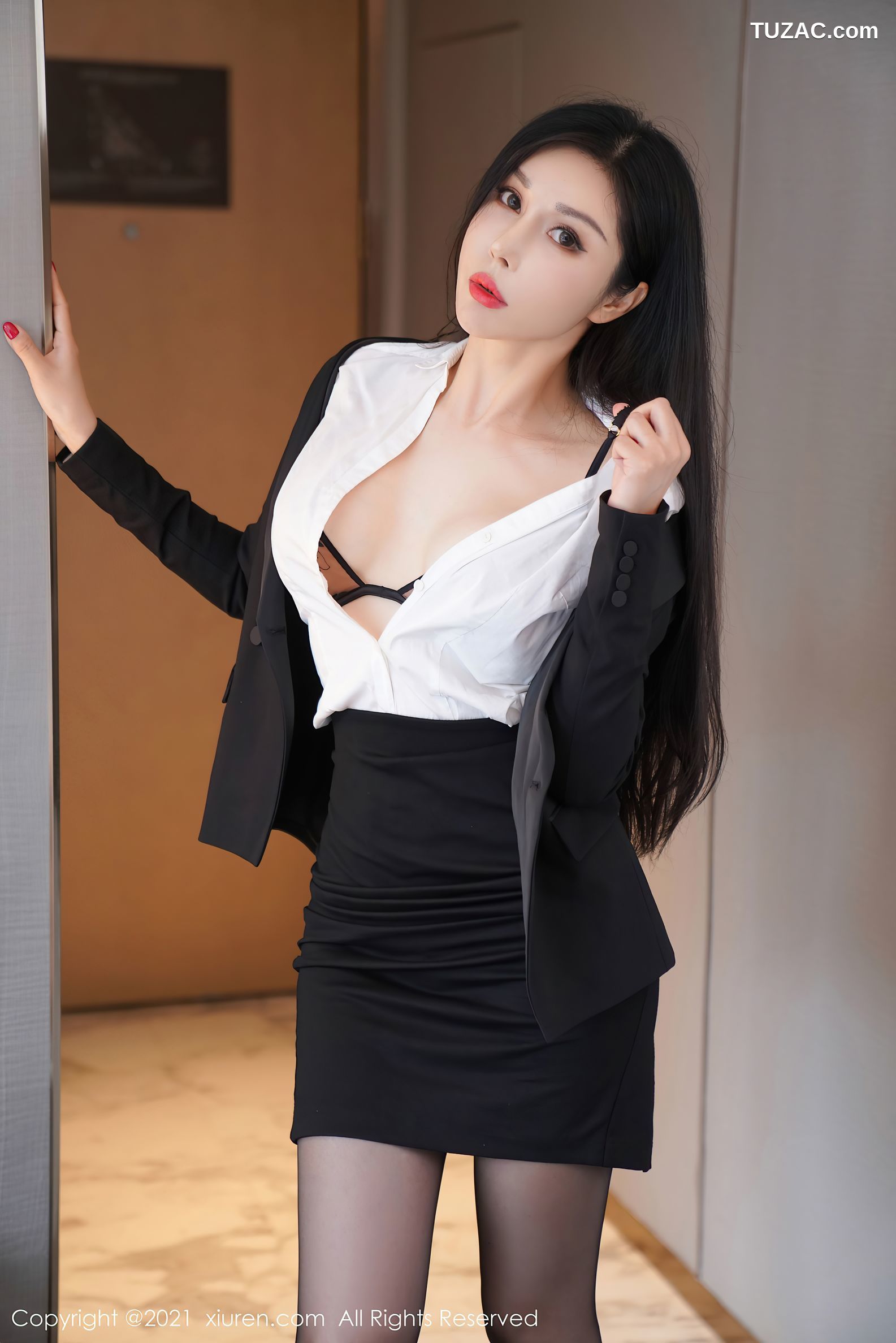 XiuRen秀人网-3672-田冰冰-经典职场OL主题撩裙黑丝-2021.07.15