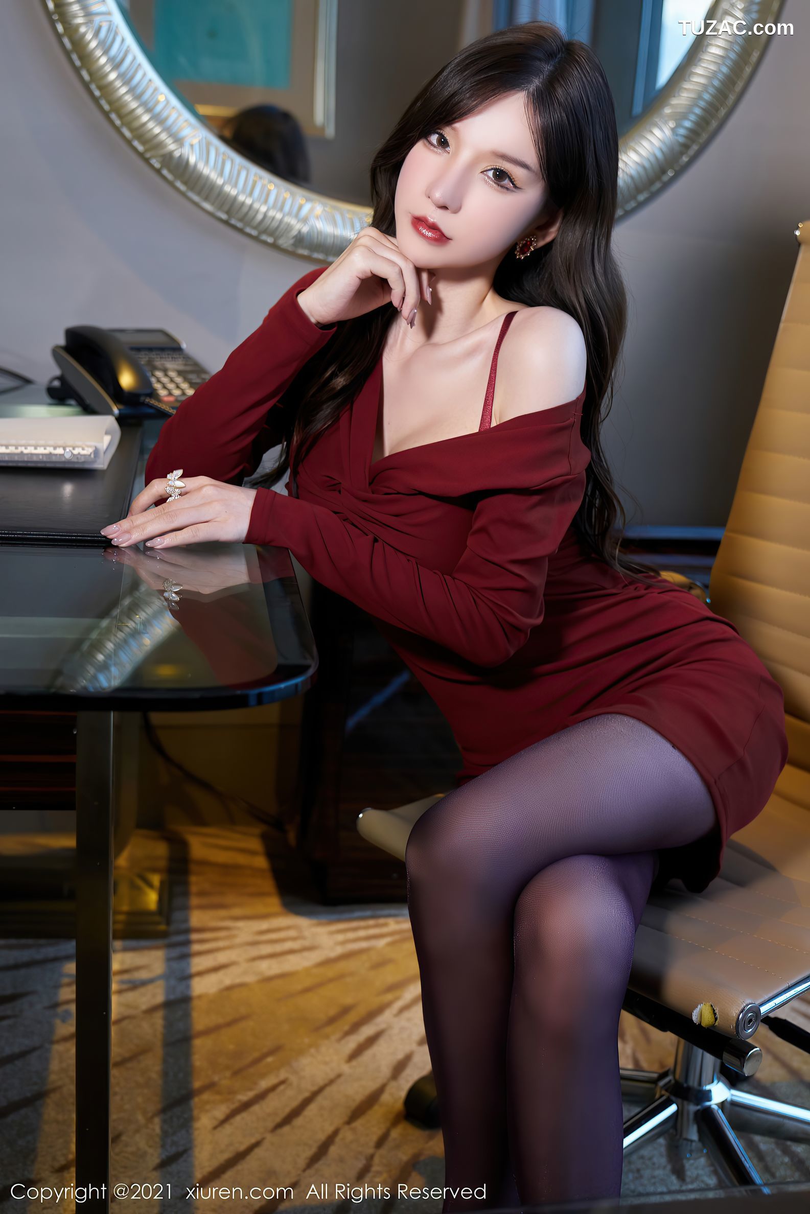 XiuRen秀人网-3686-周于希Sandy-猩红连身裙性感内衣-2021.07.19