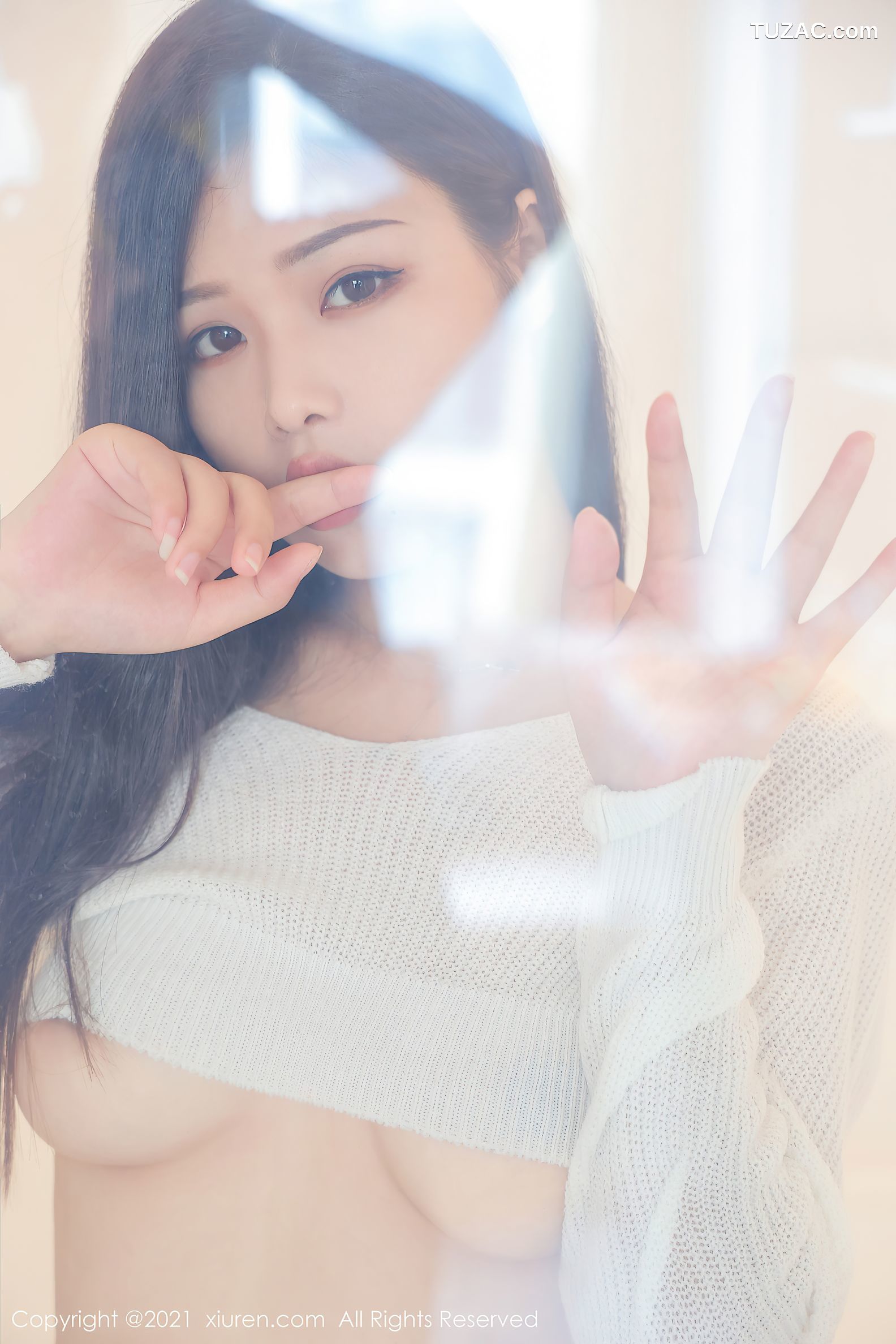 XiuRen秀人网-3695-星萌-洁白动人毛衣黑丝裤袜半撩-2021.07.21