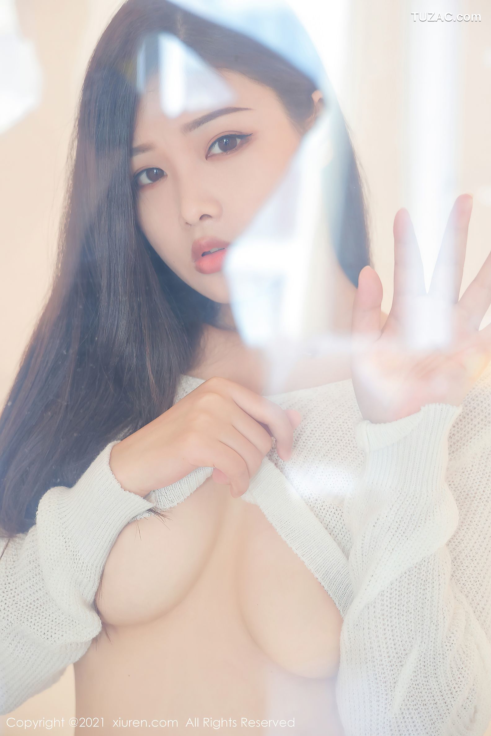 XiuRen秀人网-3695-星萌-洁白动人毛衣黑丝裤袜半撩-2021.07.21