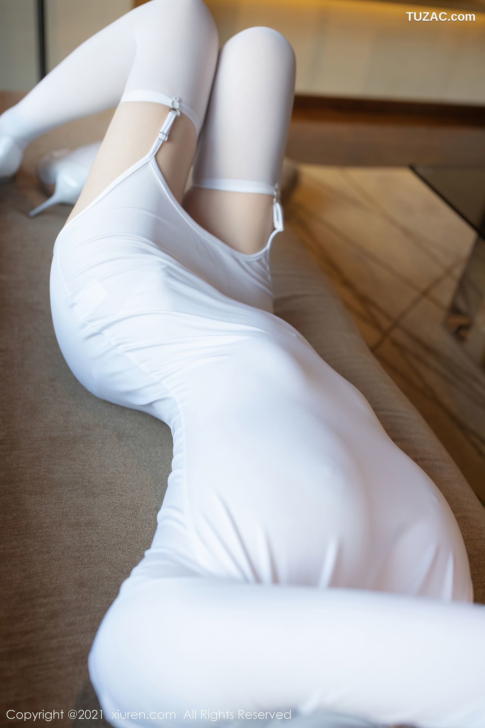 XiuRen秀人网-3697-安然Maleah-洁白动人服饰白丝吊带袜-2021.07.21