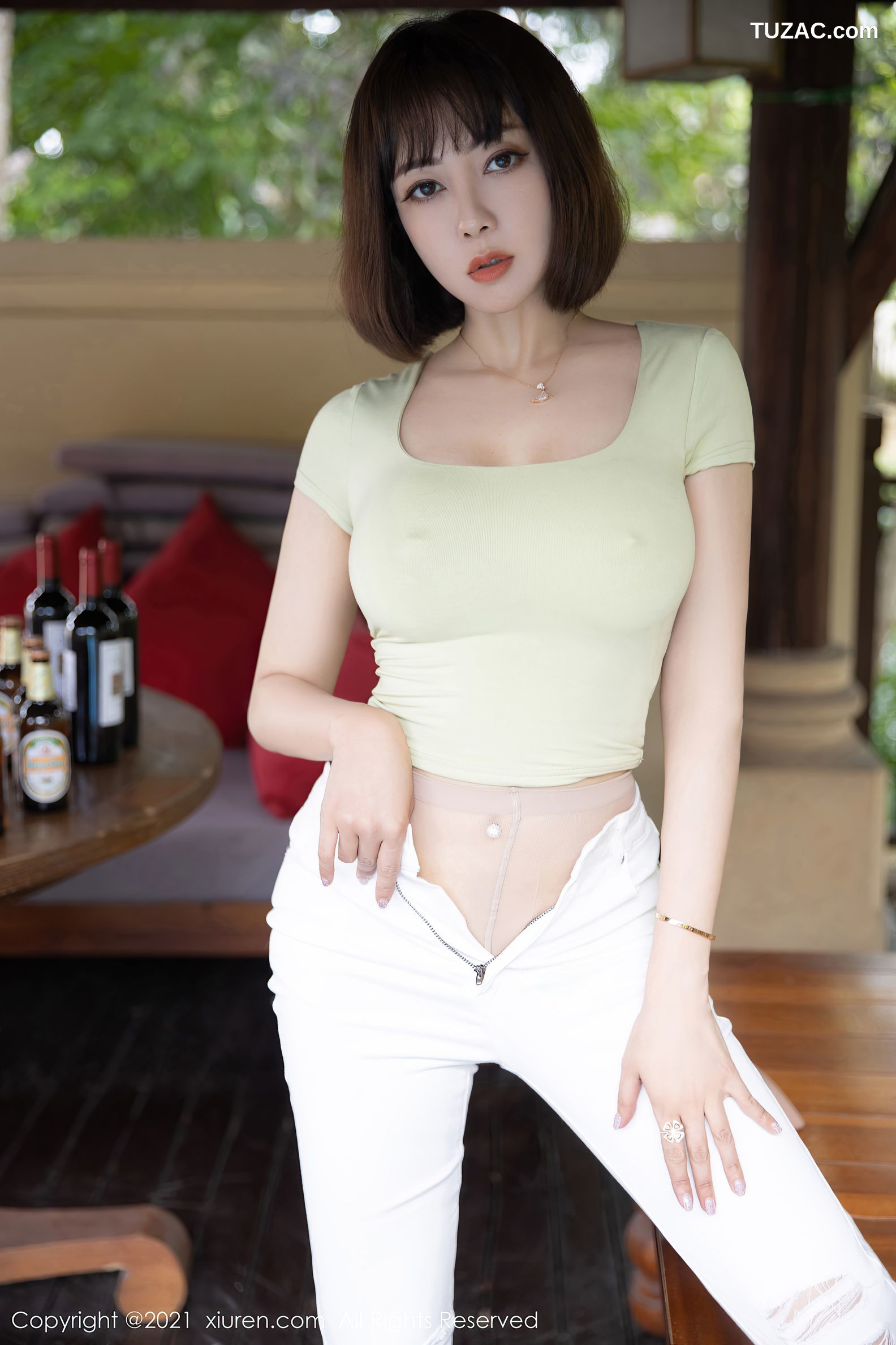 XiuRen秀人网-3704-果儿-西双版纳旅拍动人服饰豪乳-2021.07.22