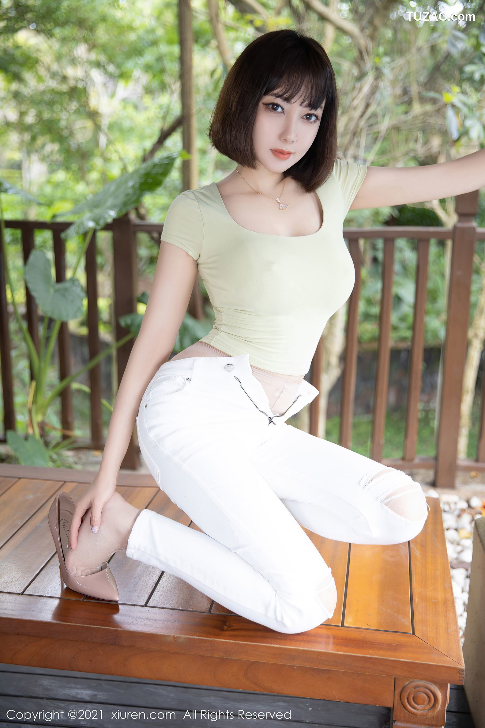 XiuRen秀人网-3704-果儿-西双版纳旅拍动人服饰豪乳-2021.07.22