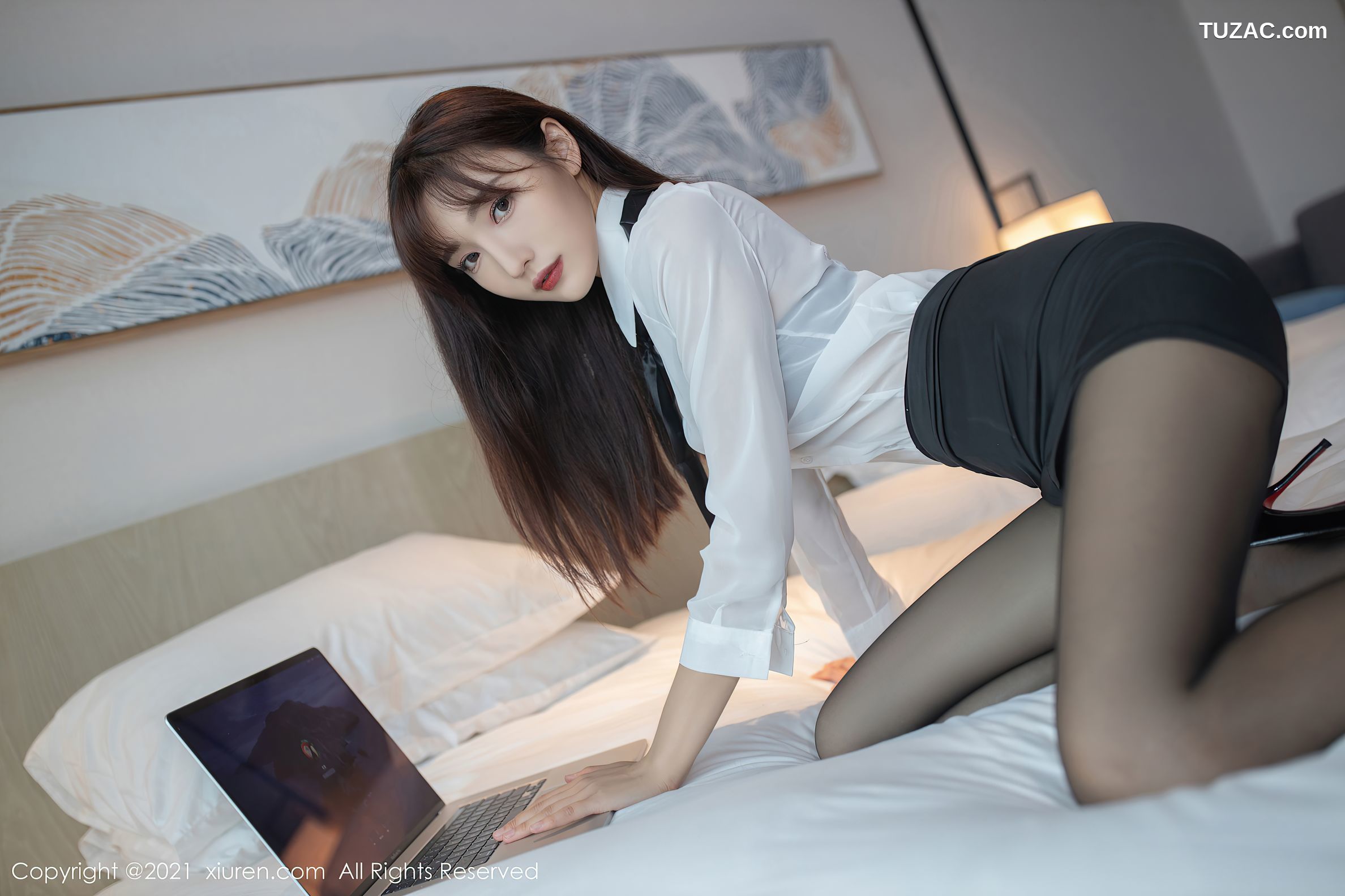 XiuRen秀人网-3705-陆萱萱-出差剧情主题酒店床上性感内衣黑丝-2021.07.22