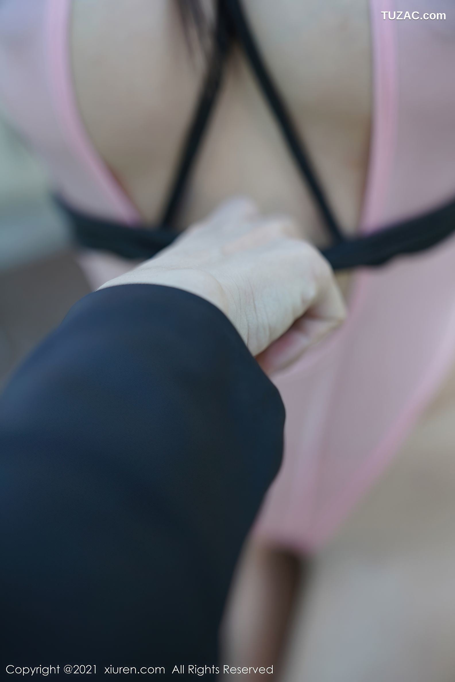 XiuRen秀人网-3712-萌汉药baby-北京旅拍泳池粉色死库水情趣捆绑湿身-2021.07.26