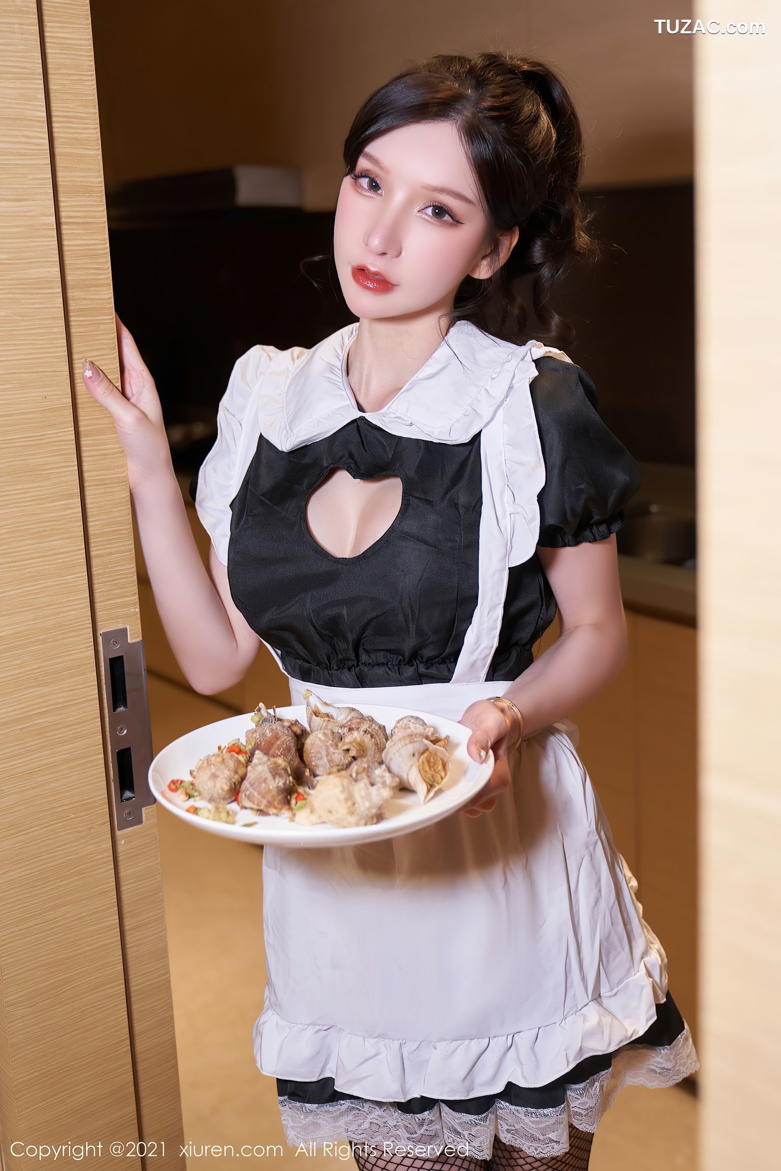 XiuRen秀人网-3716-周于希Sandy-厨娘制服主题情趣女仆装黑丝网袜-2021.07.26