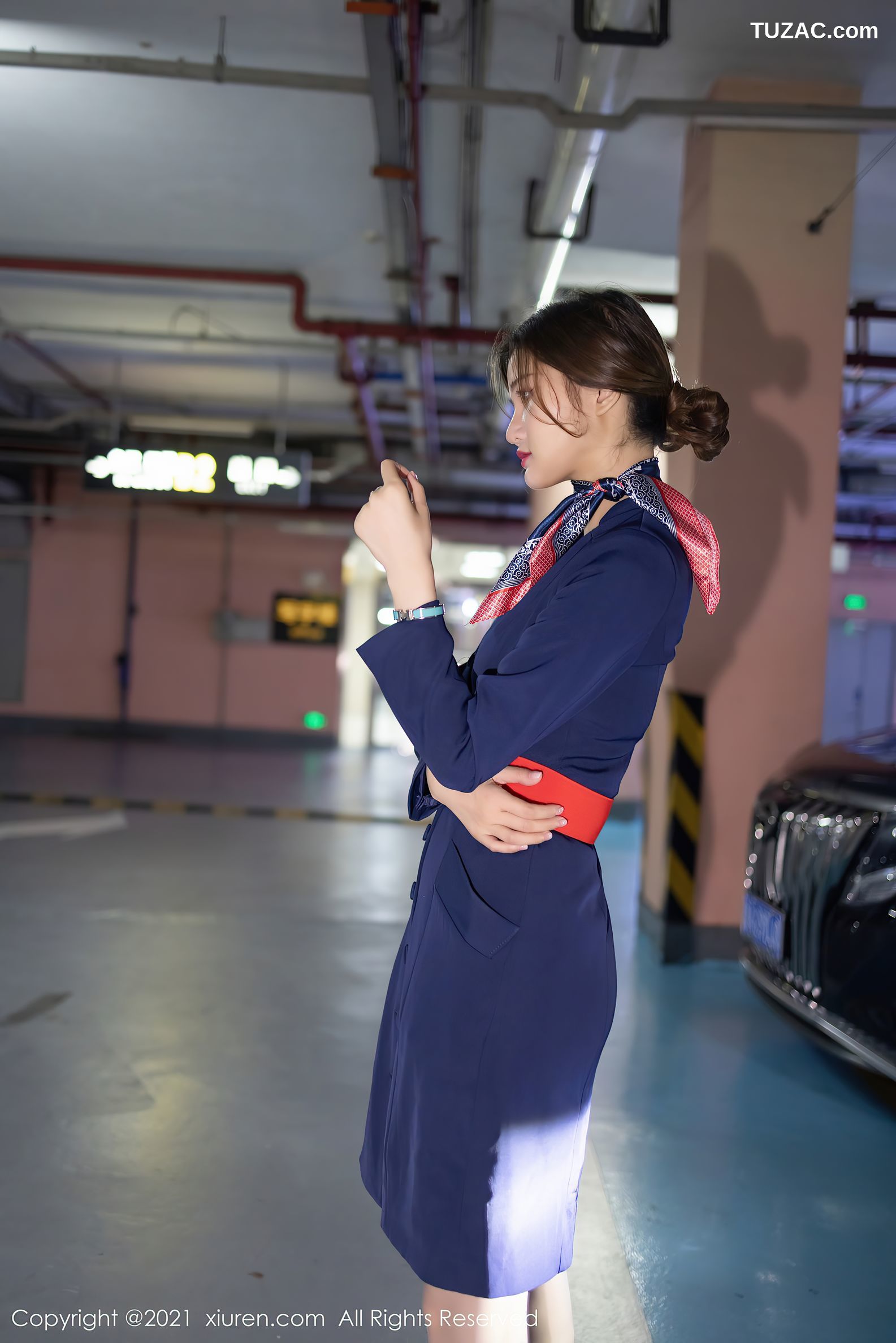 XiuRen秀人网-3717-文芮-职业空姐制服主题豪车里超薄黑丝-2021.07.27