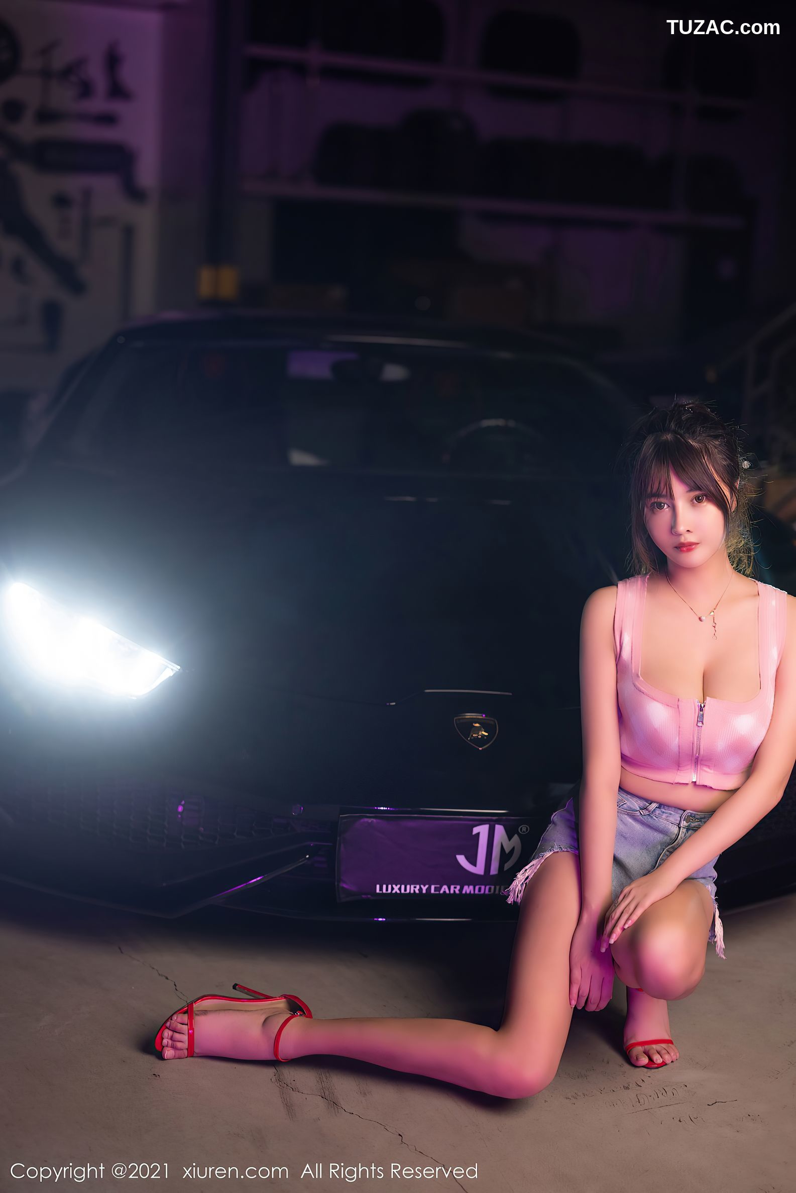 XiuRen秀人网-3725-萌奈子-香车与美人主题性感牛仔短裙-2021.07.28