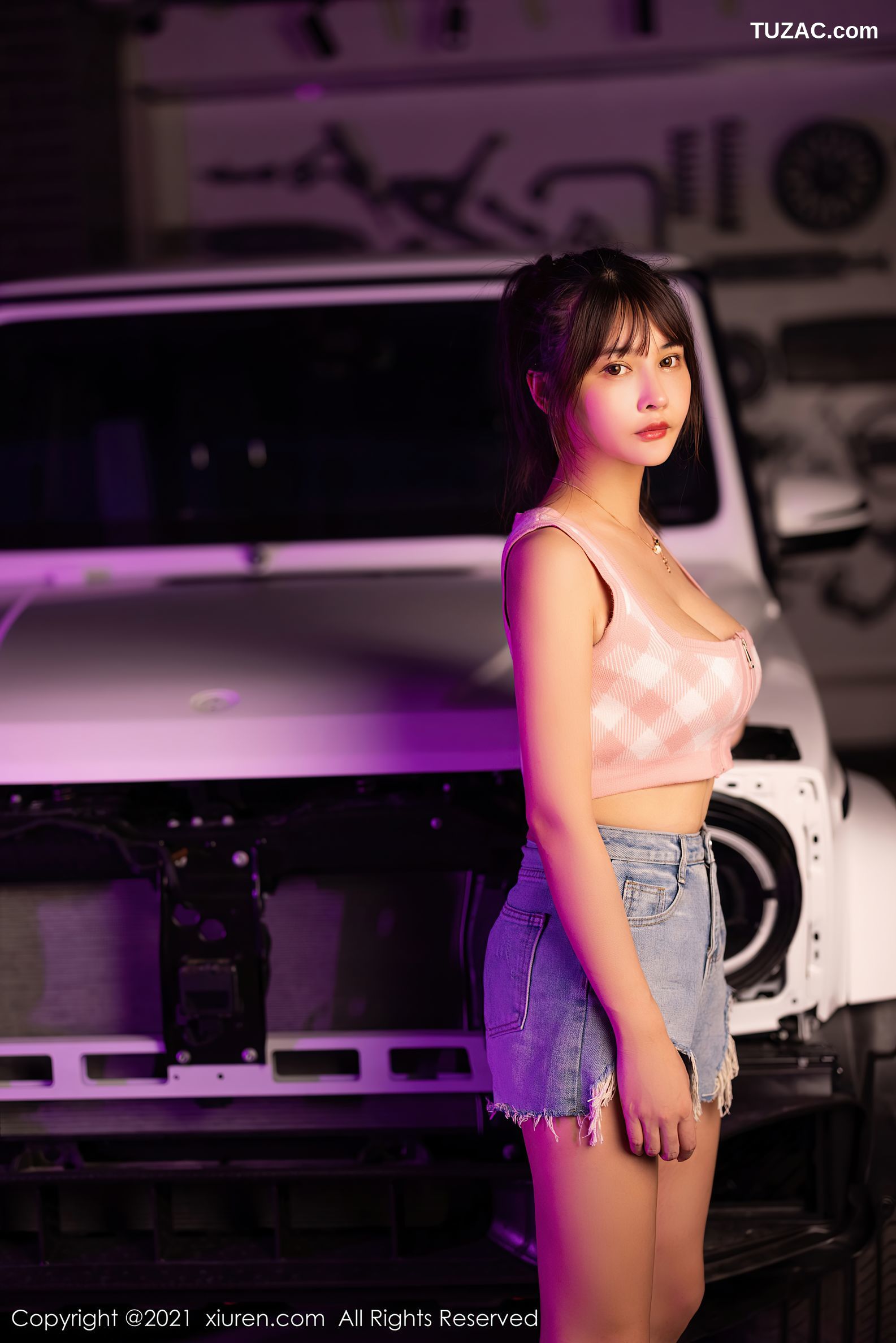 XiuRen秀人网-3725-萌奈子-香车与美人主题性感牛仔短裙-2021.07.28