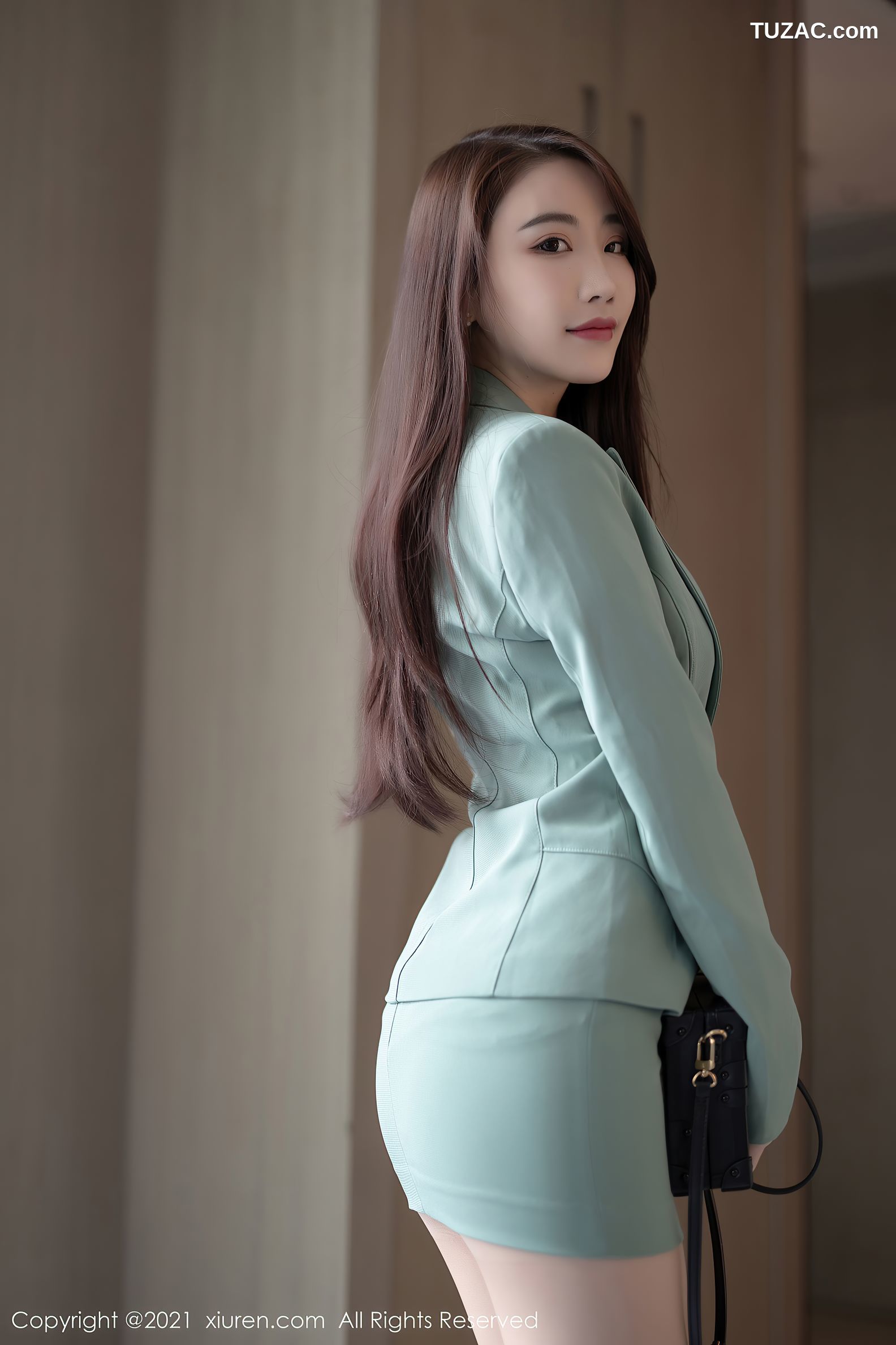 XiuRen秀人网-3728-Cherry绯月樱-江浙沪旅拍职业装性感内衣-2021.07.28