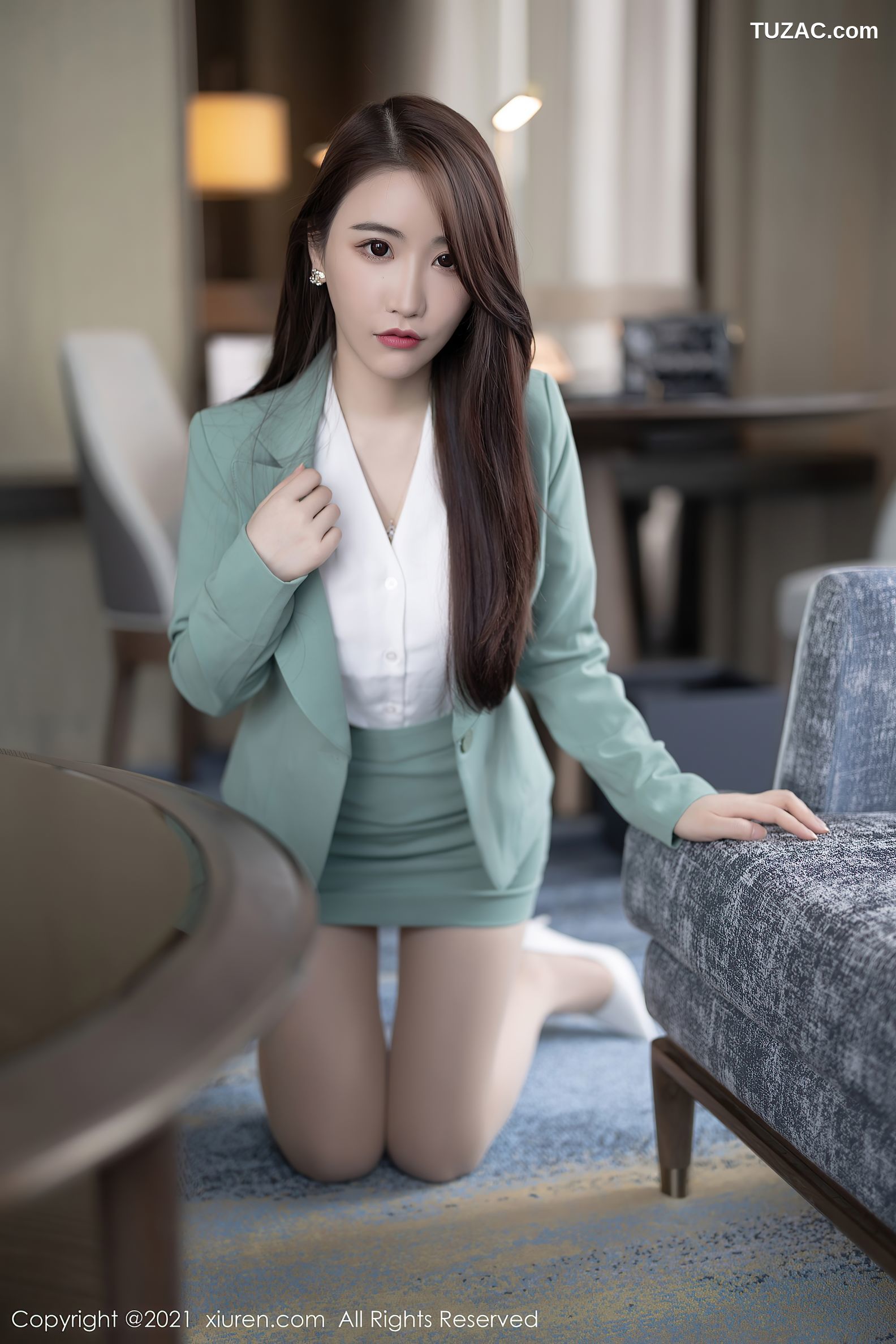 XiuRen秀人网-3728-Cherry绯月樱-江浙沪旅拍职业装性感内衣-2021.07.28