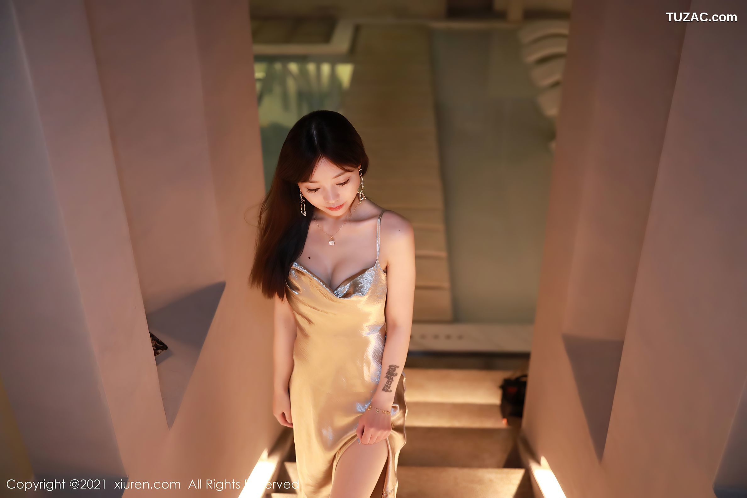 XiuRen秀人网-3734-佘贝拉bella-西双版纳旅拍闪亮吊带裙性感内衣-2021.07.29
