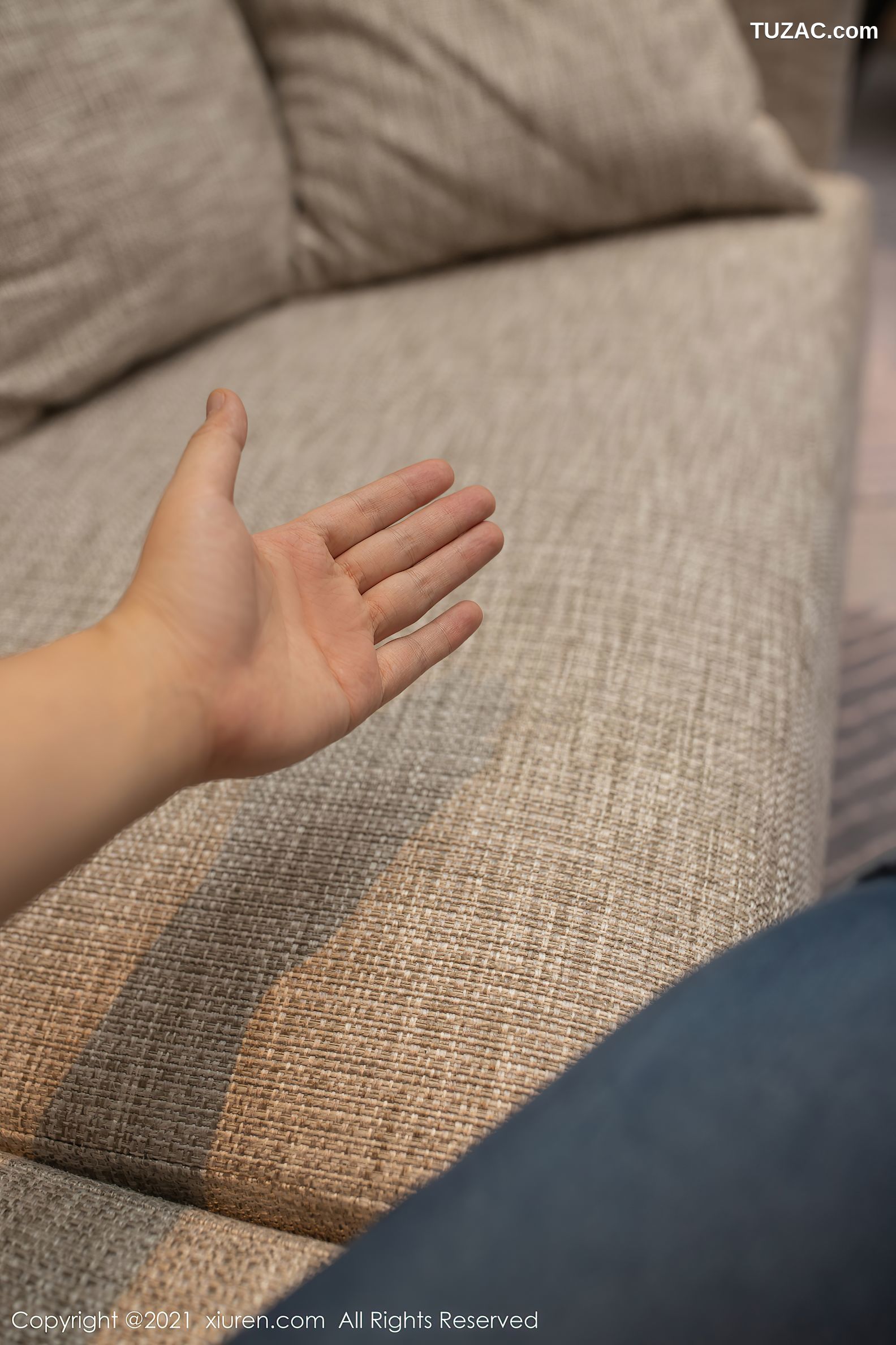 XiuRen秀人网-3750-安然Maleah-签合同主题职业装性感内衣超薄肉丝-2021.08.03