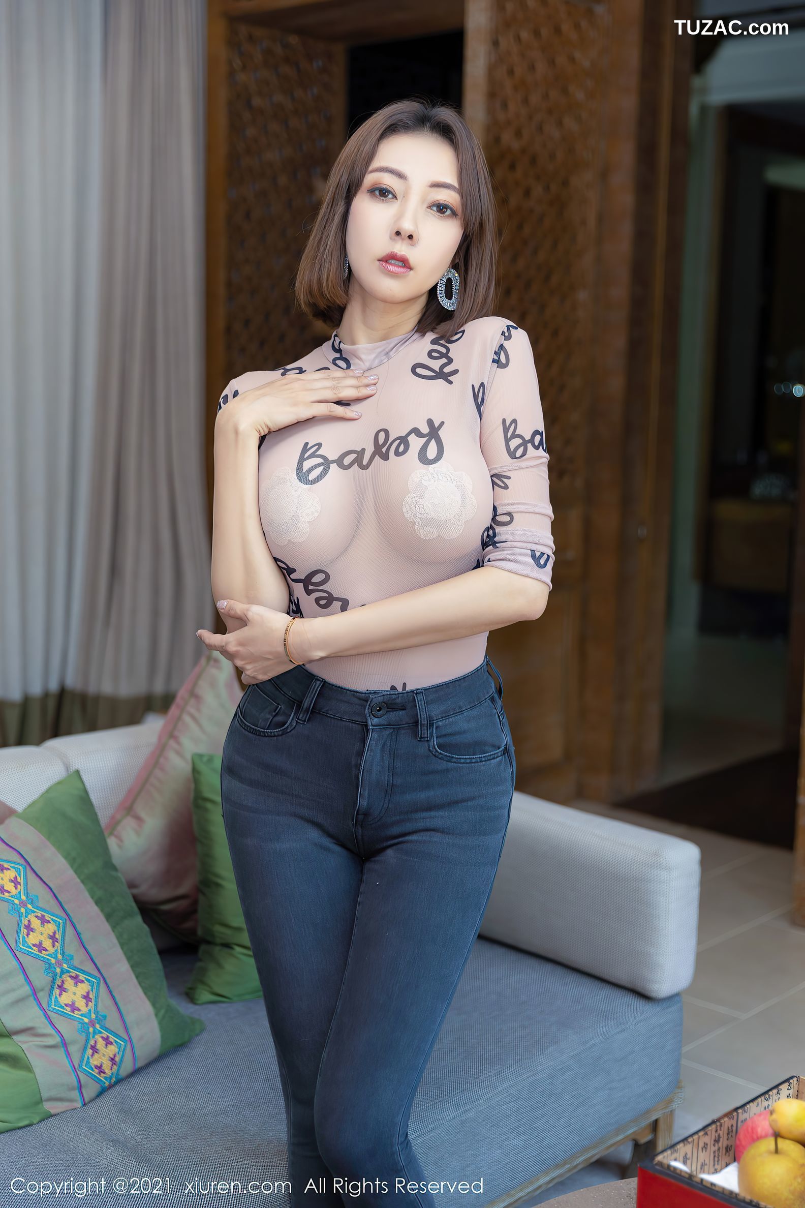 XiuRen秀人网-3760-果儿-阳朔旅拍薄透服饰半撩傲人豪乳-2021.08.05