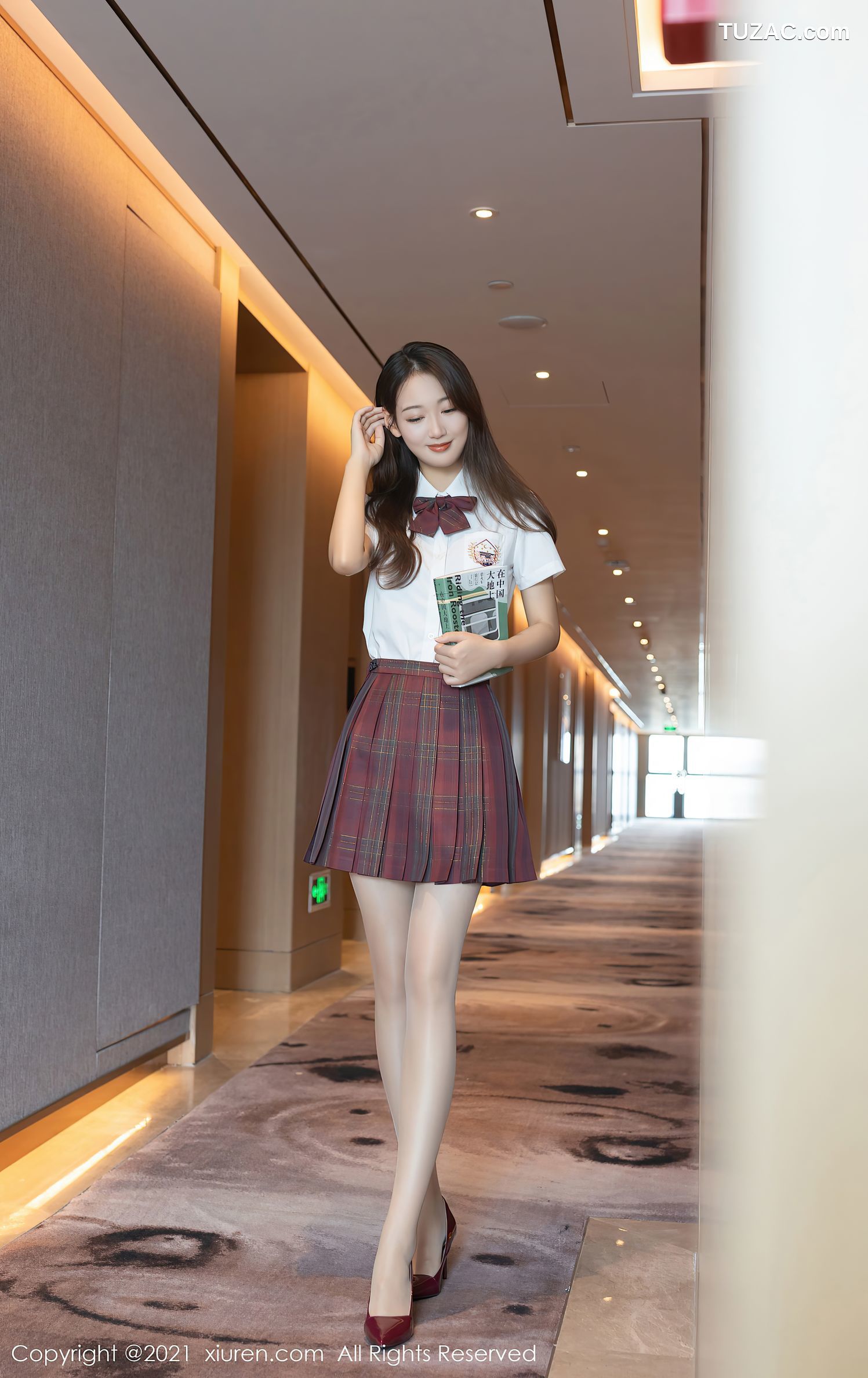 XiuRen秀人网-3810-唐安琪-清纯动人JK制服超薄肉丝裤袜迷人-2021.08.17