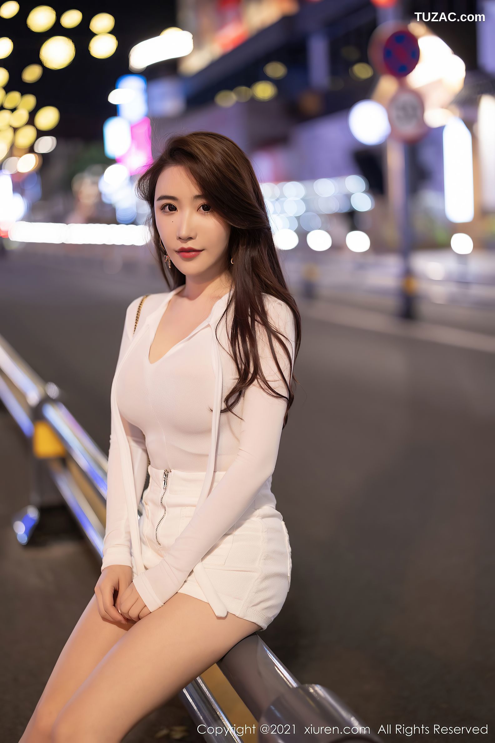 XiuRen秀人网-3816-Cherry绯月樱-江浙沪旅拍白色紧身服饰肉丝裤袜-2021.08.18