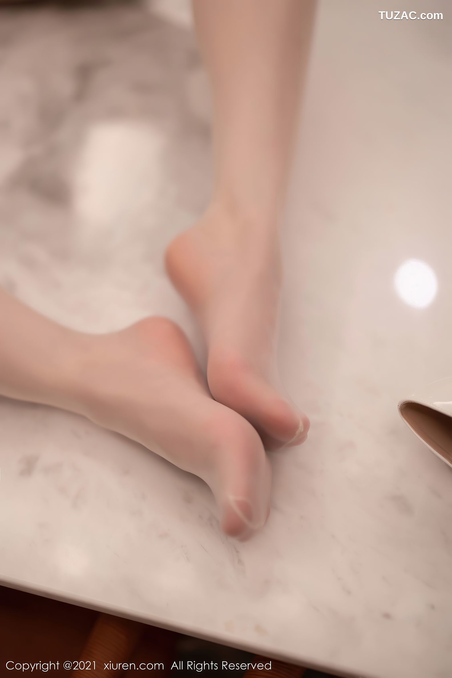 XiuRen秀人网-3816-Cherry绯月樱-江浙沪旅拍白色紧身服饰肉丝裤袜-2021.08.18