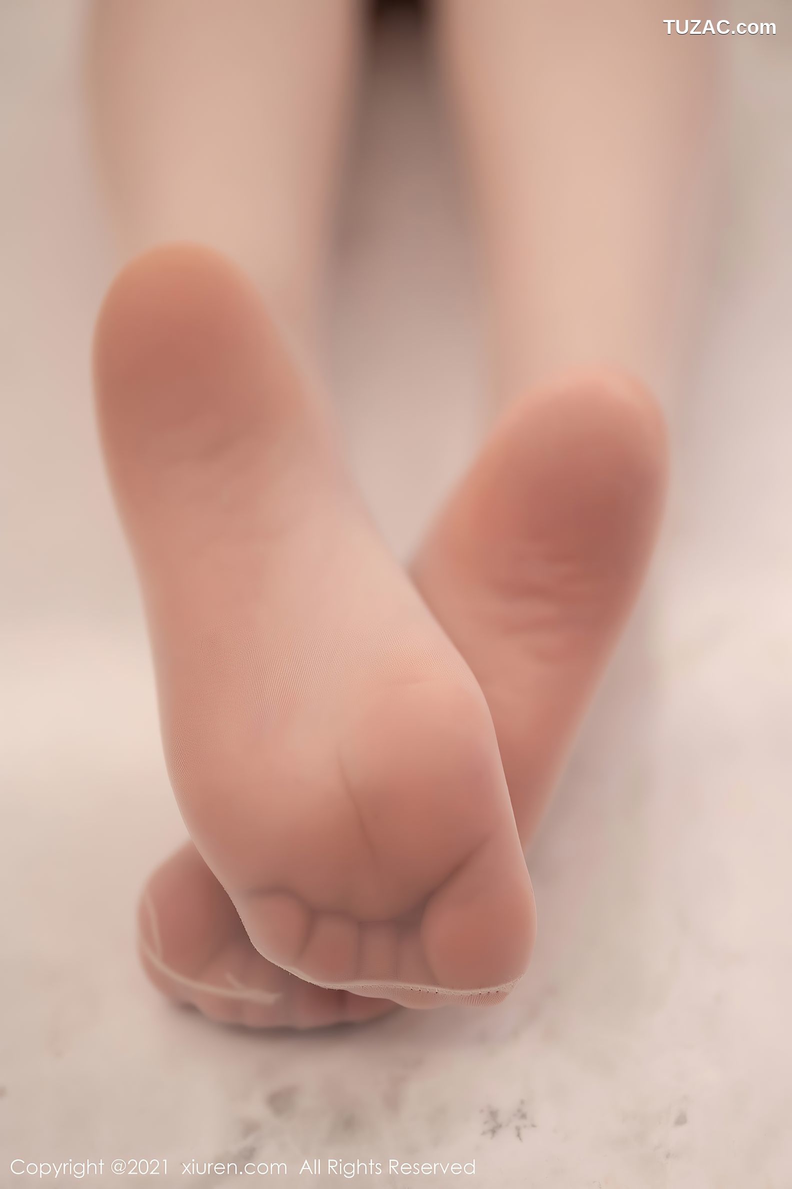 XiuRen秀人网-3816-Cherry绯月樱-江浙沪旅拍白色紧身服饰肉丝裤袜-2021.08.18