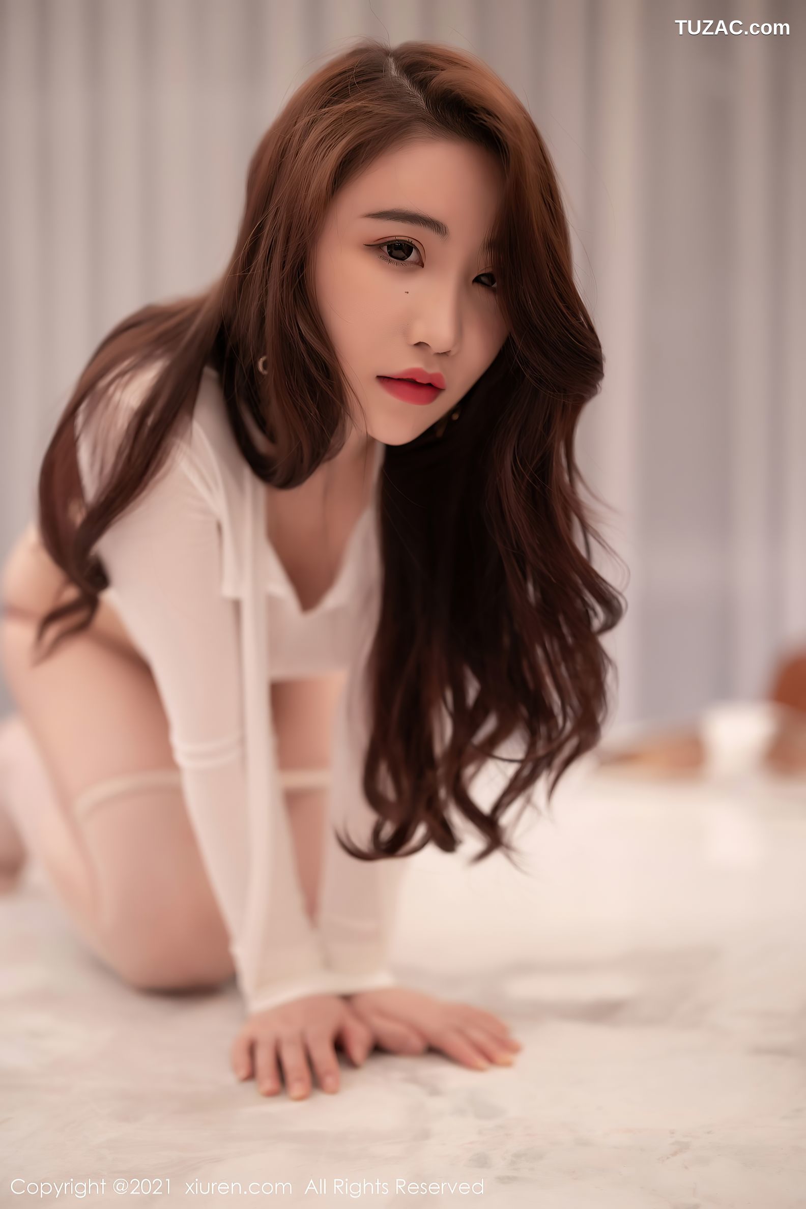 XiuRen秀人网-3816-Cherry绯月樱-江浙沪旅拍白色紧身服饰肉丝裤袜-2021.08.18