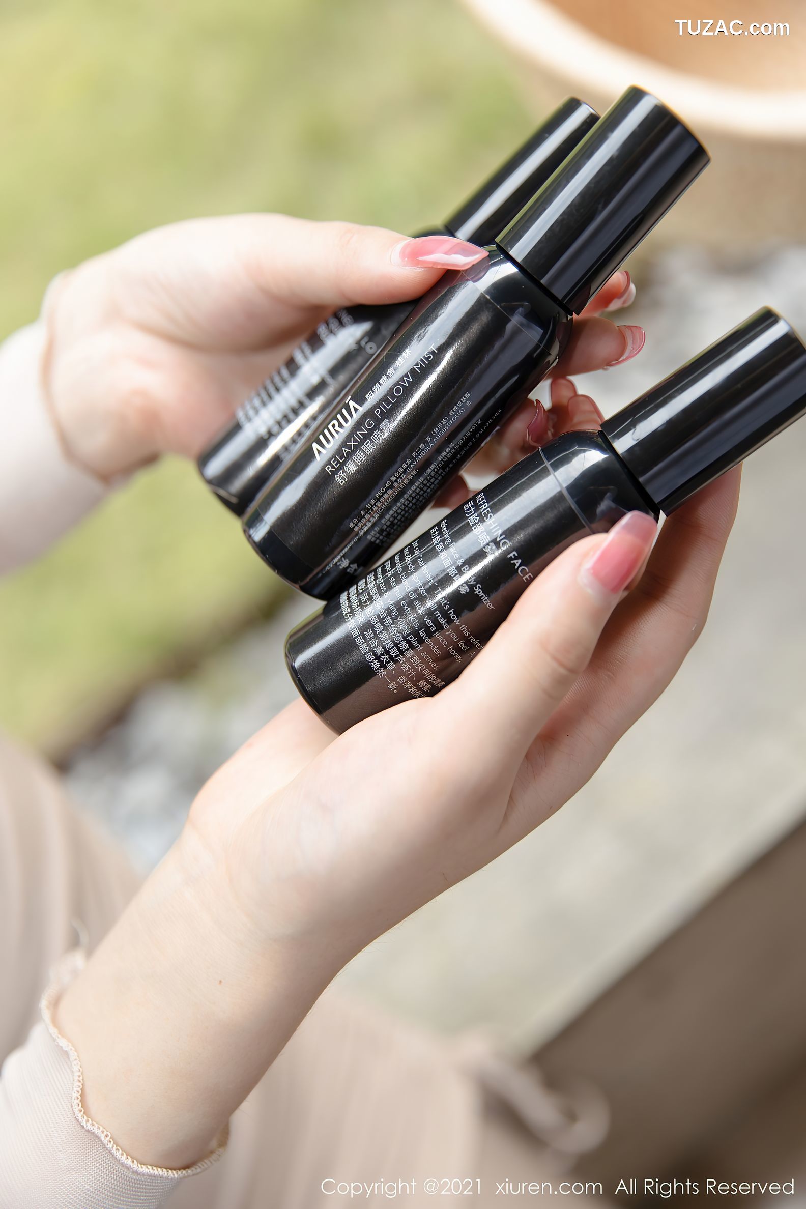 XiuRen秀人网-3818-熊小诺-阳朔旅拍户外超薄黑丝裤袜-2021.08.18